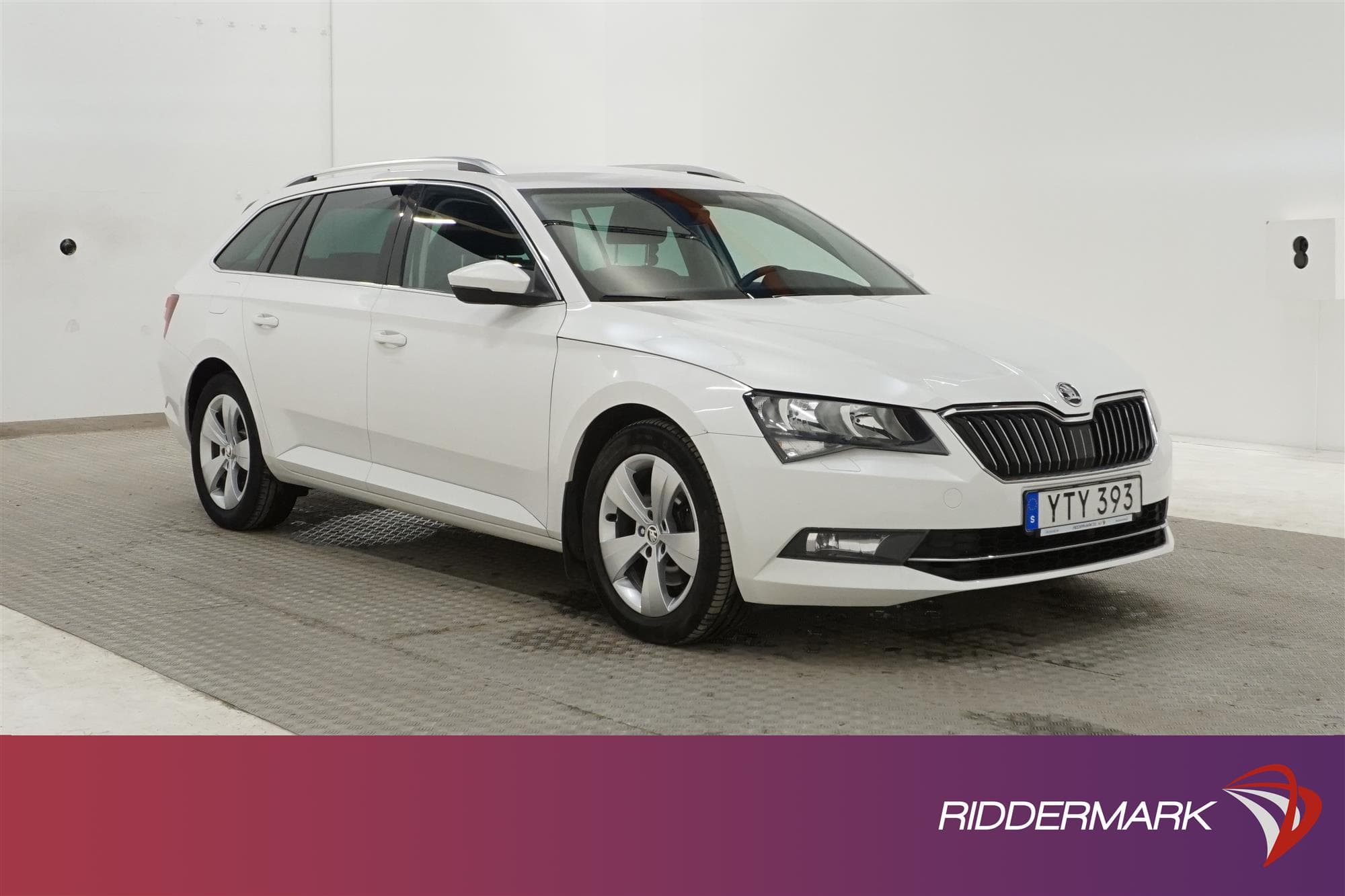 Skoda Superb Kombi 2.0 TDI 150hk Värmare Canton Navi Drag