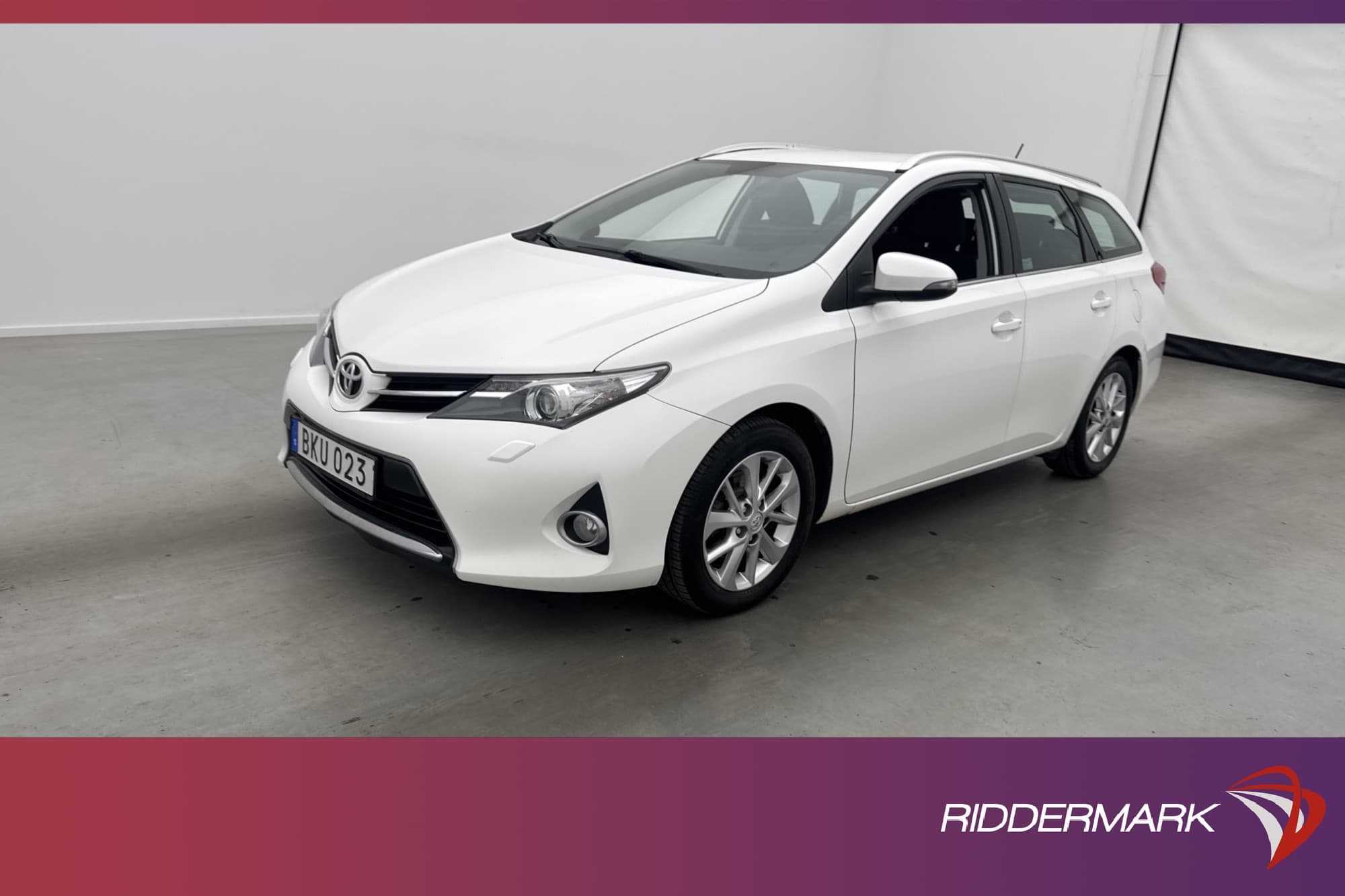 Toyota Auris Touring Sports Active Kamera Drag Farthållare