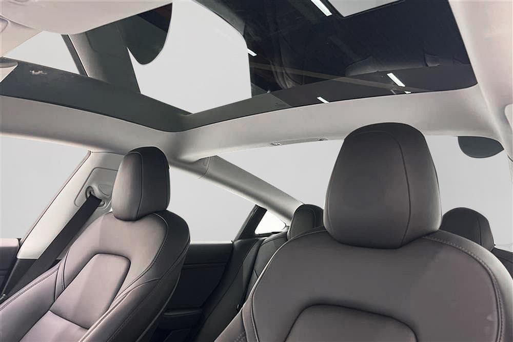 Tesla Model 3 Long Range AWD 440hk Svensksåld Premiuminteriör