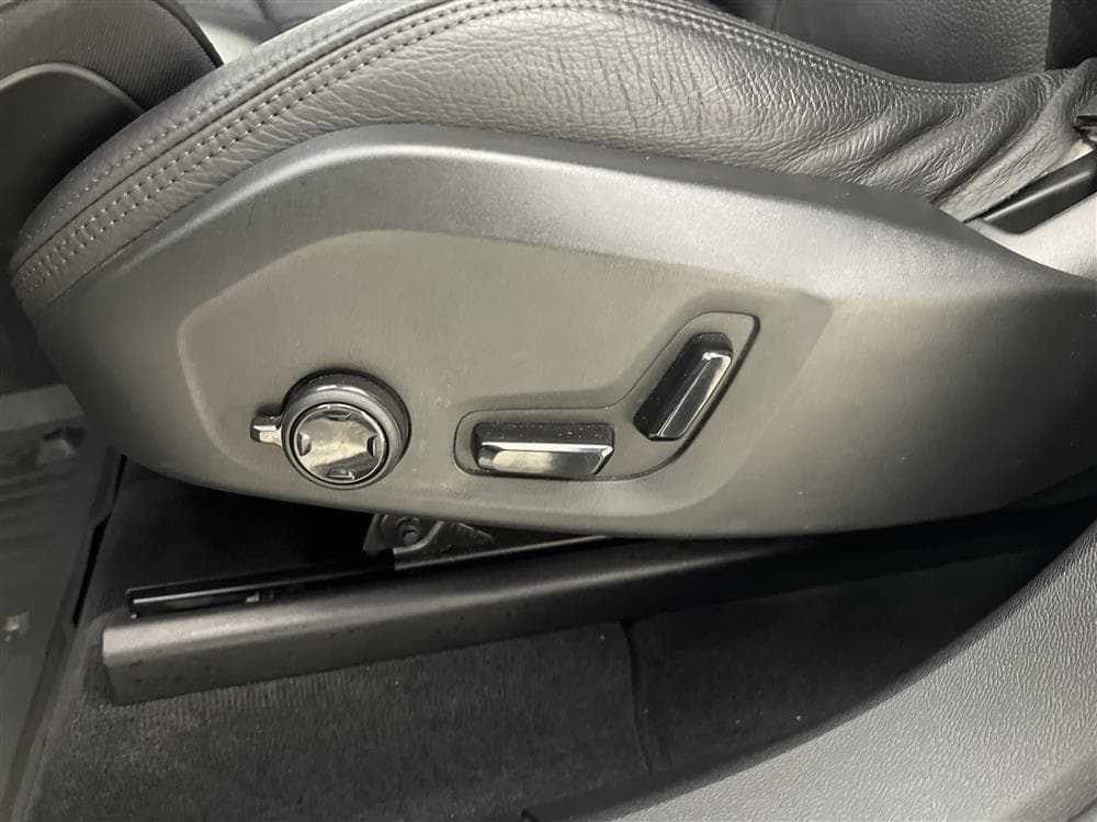 Volvo XC60 T5 250hk AWD R-Design P-Värm Navi B-Kam VoC H/Kinteriör