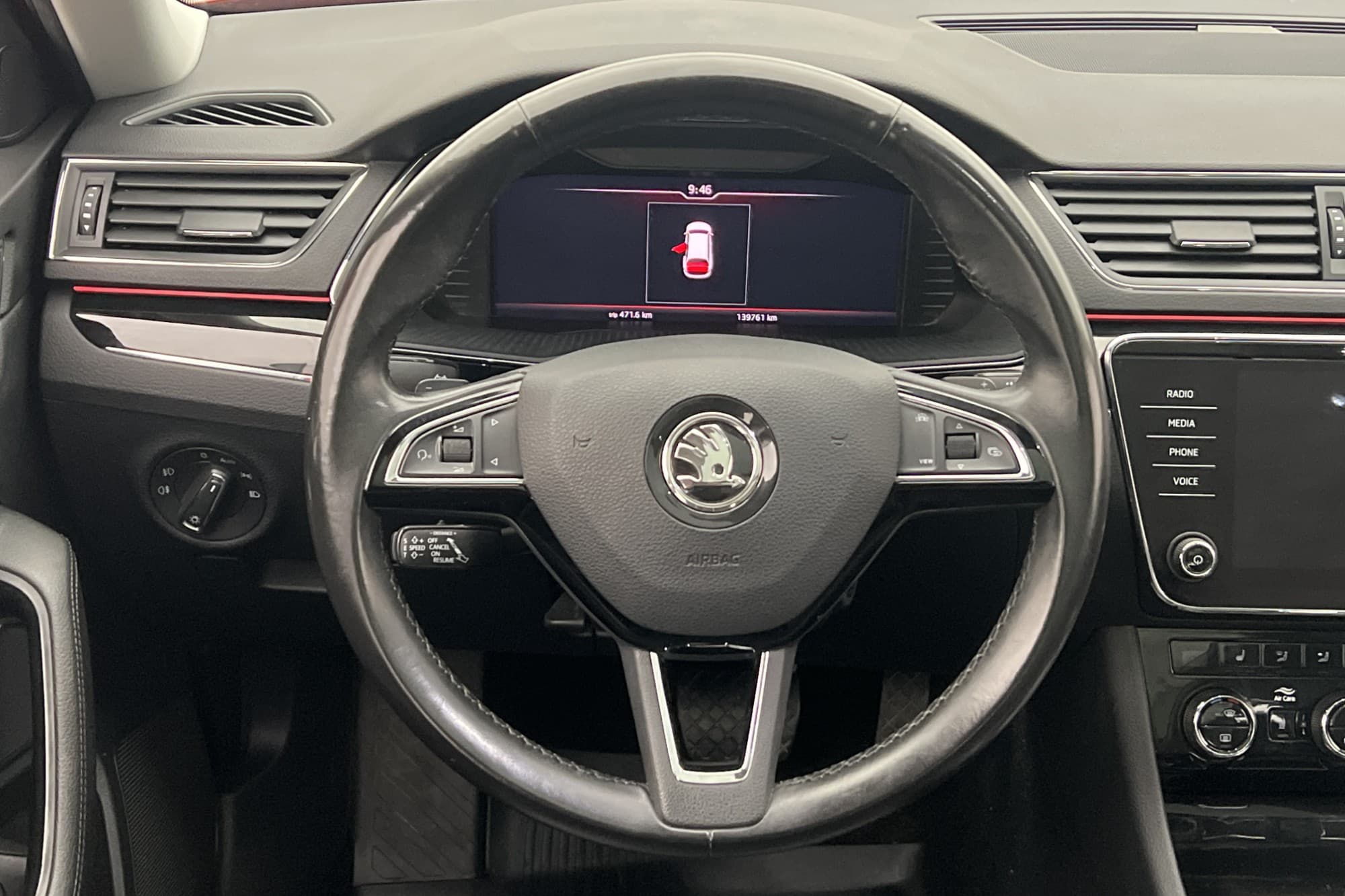 Skoda Superb iV Plug-In Cockpit L&K Pano P-Värm Canton Drag