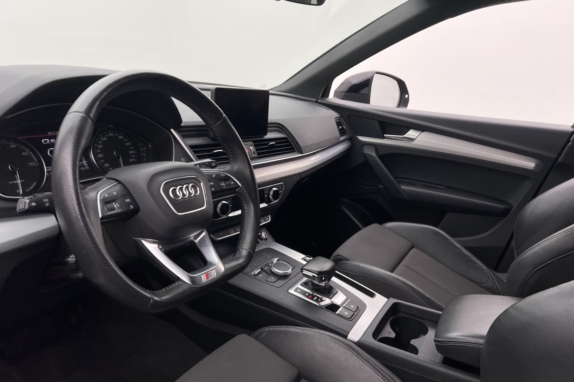 Audi Q5 55 TFSI e Q 367hk S-Line P-Sensorer Dragkrok MOMS