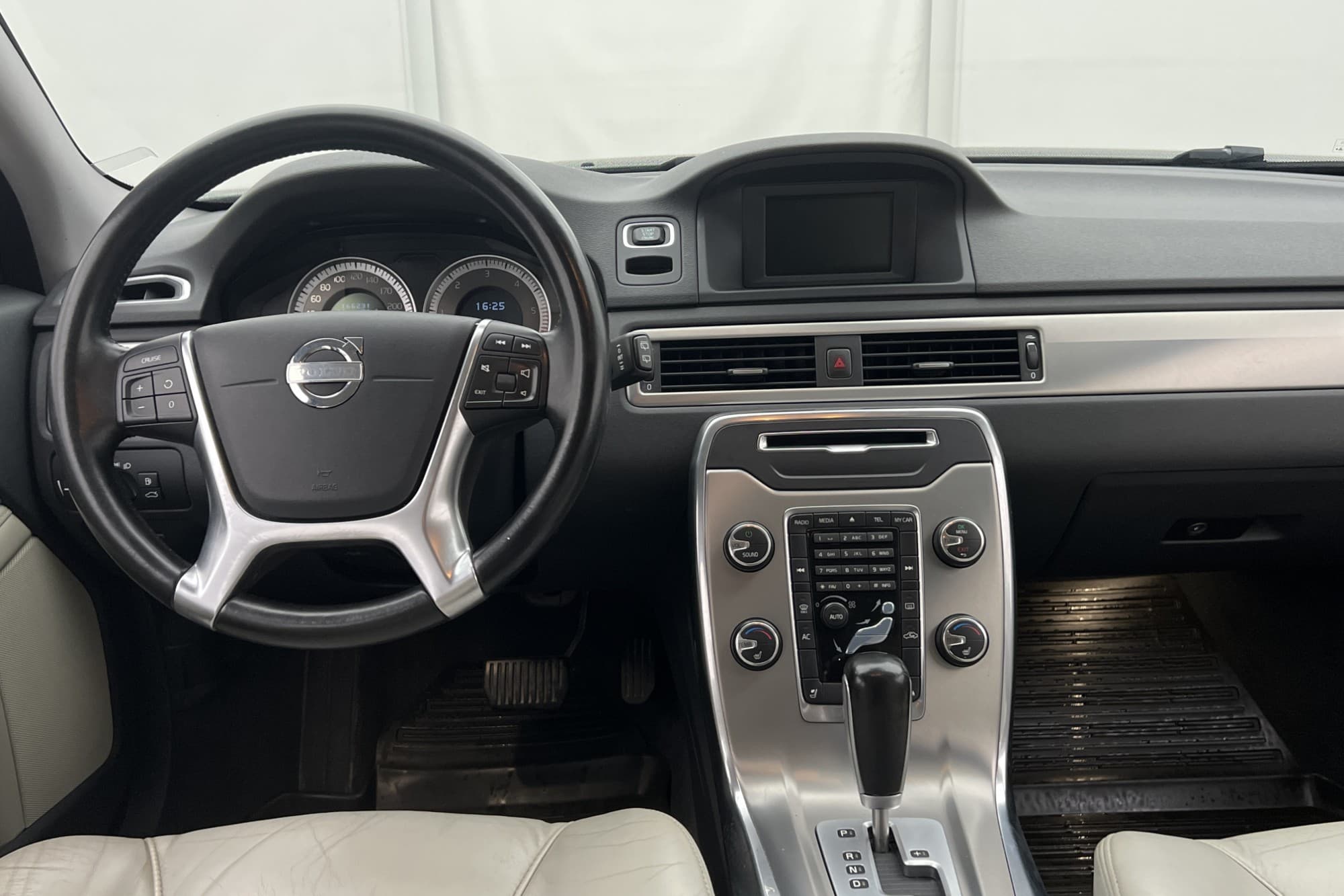 Volvo V70 D3 163hk Summum Värmare Skinn Sensorer Farthållare