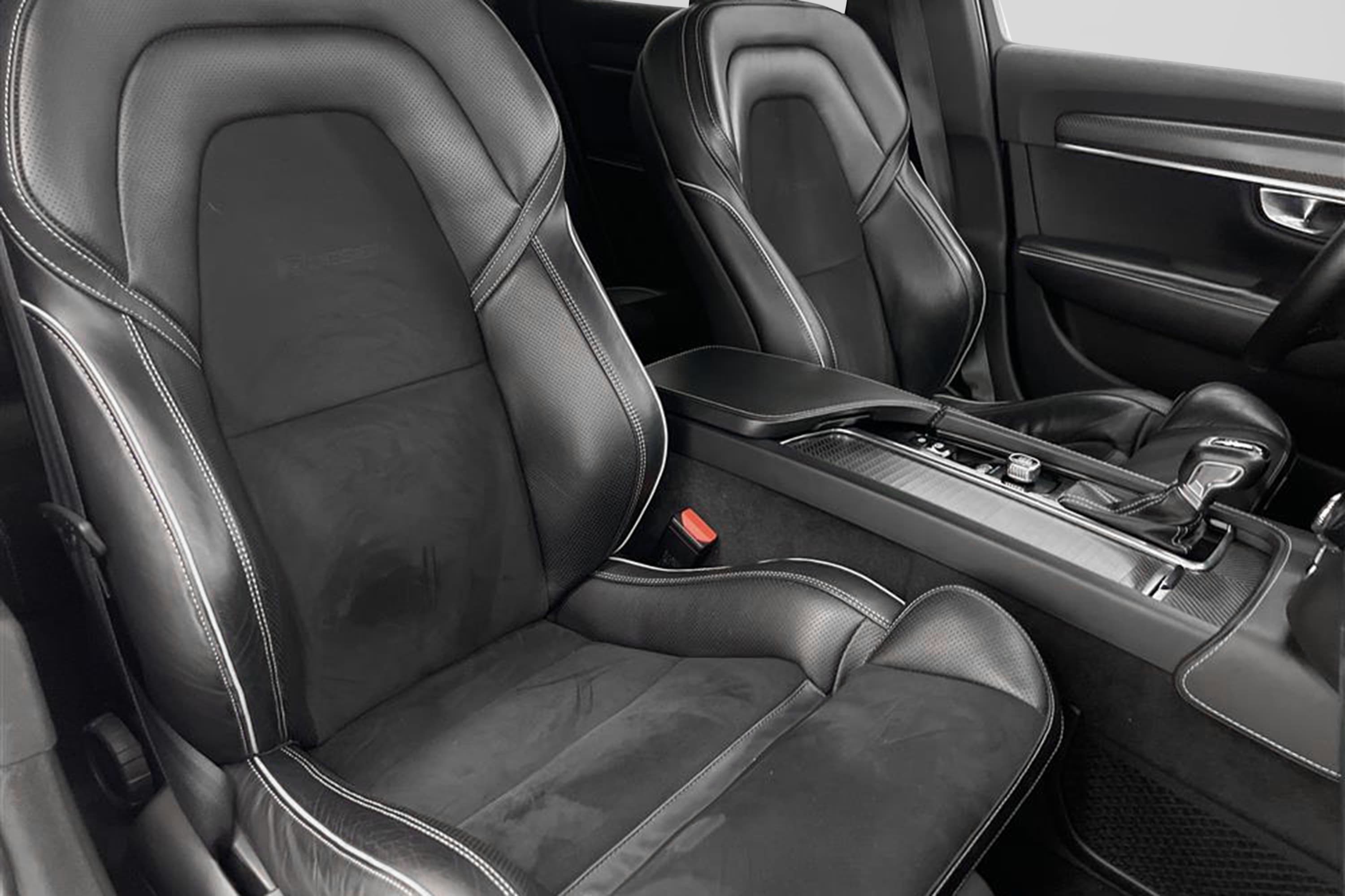 Volvo V90 D3 AWD 150hk R-Design VOC Värmare GPS PDC 0,5l/milinteriör