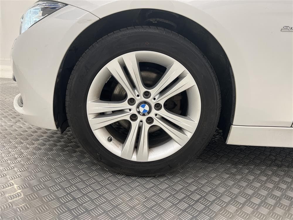 BMW 318d Touring 150hk PDC Hifi 0,39L/milinteriör