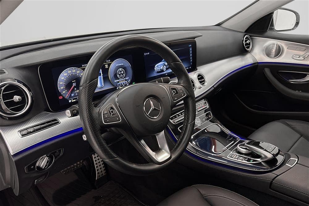 Mercedes-Benz E 220 All-T 4M Widescreen Pano Burmester 360interiör