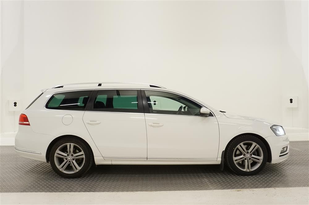 Volkswagen Passat 2.0 TDI 4Motion 170hk R-line Värmare Skinnexteriör