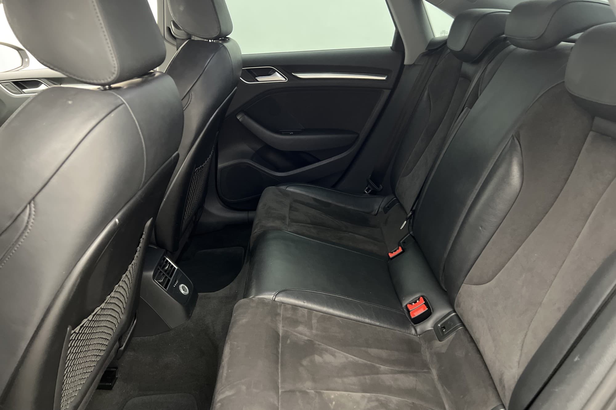 Audi A3 Sedan 2.0 TDI 150hk P-Sensorer Halvskinn