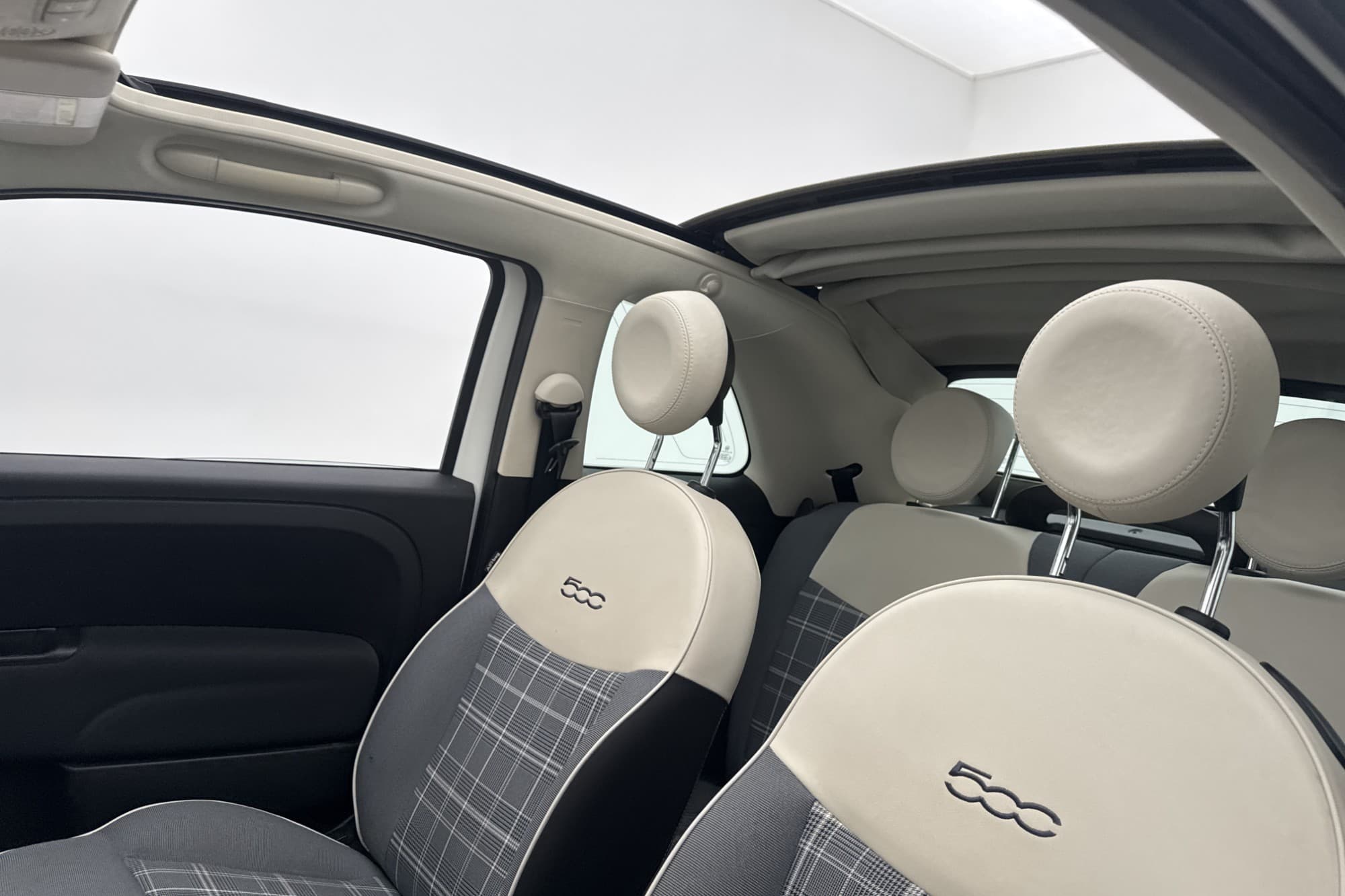 Fiat 500C 1.2 69hk Lounge CarPlay P-Sensorer Farthållare
