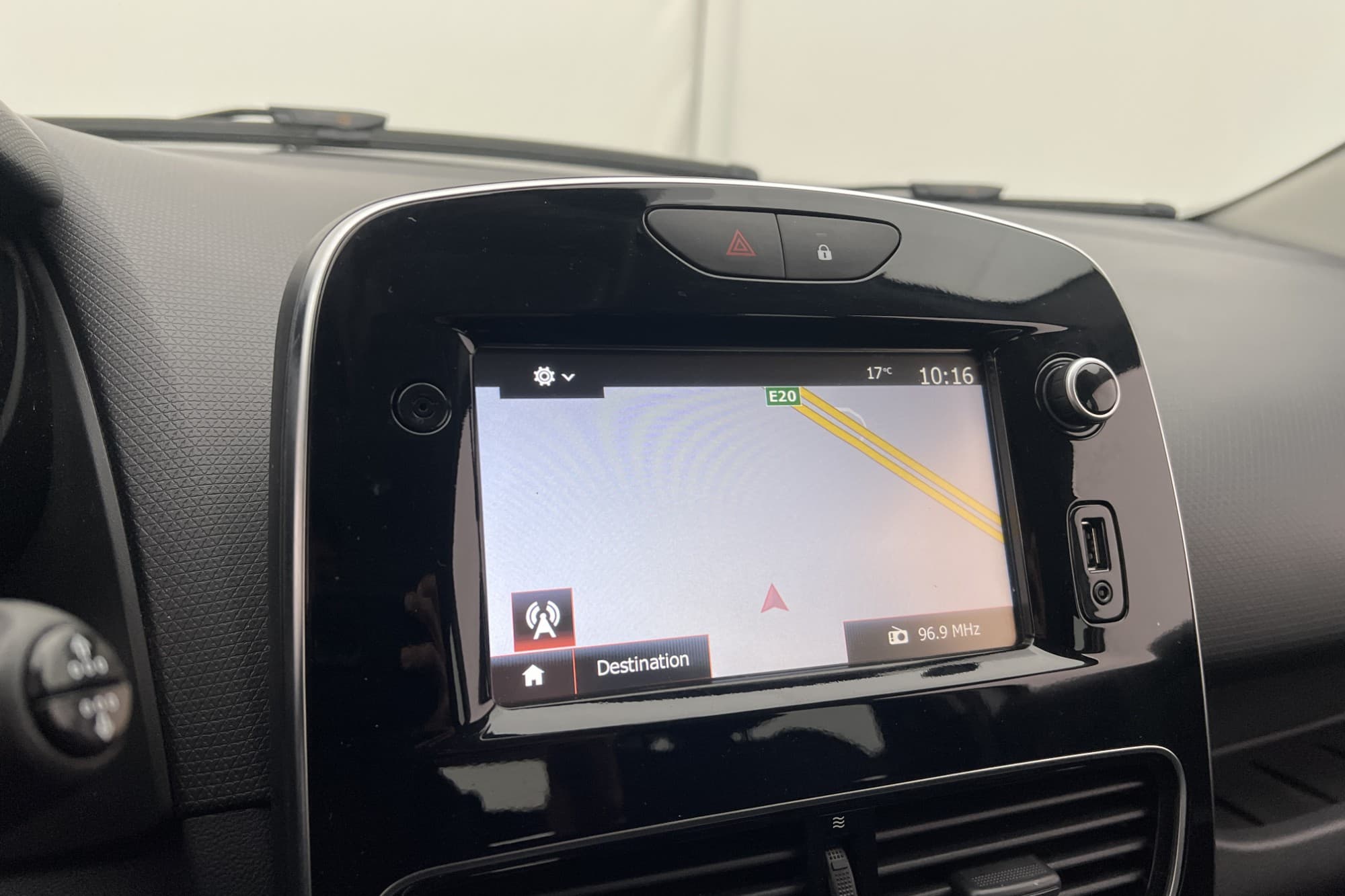 Renault Clio Sport Tourer 1.2 M&K-Värmare BASS-Ljud Navi