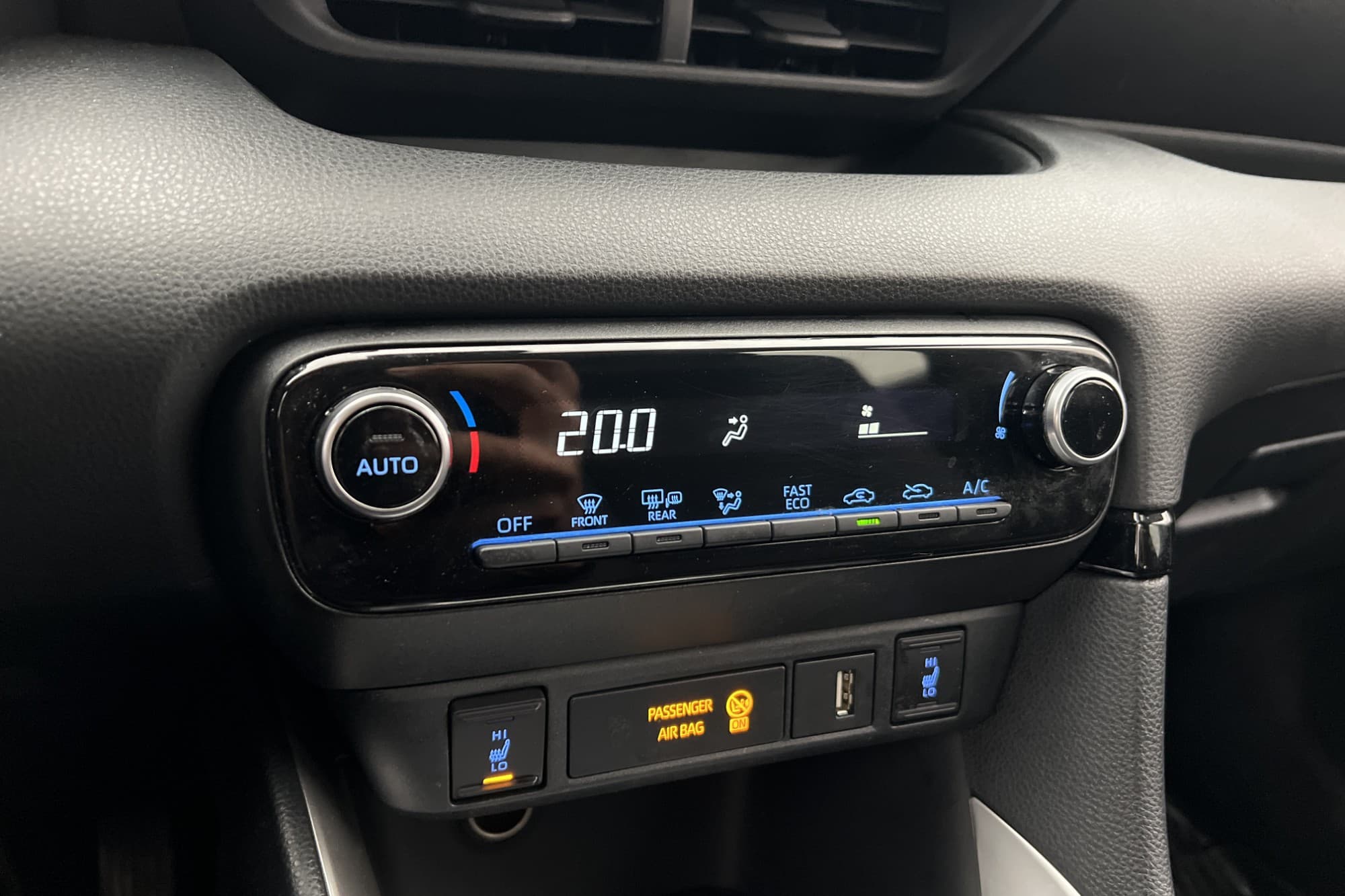 Toyota Yaris Hybrid CVT 116hk Active Kamera M&K-värm 