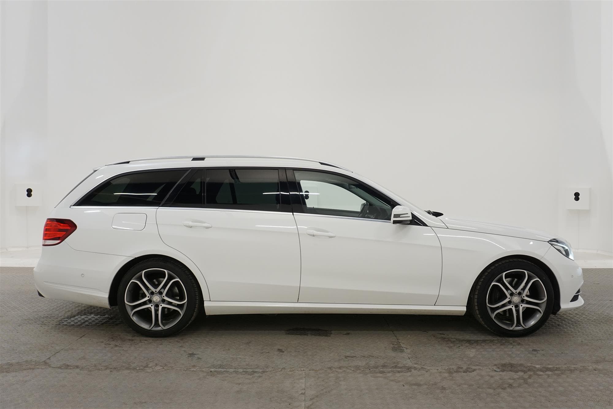 Mercedes-Benz E220 170hk Dragkrok Helskinn Navi 0,54L/mil