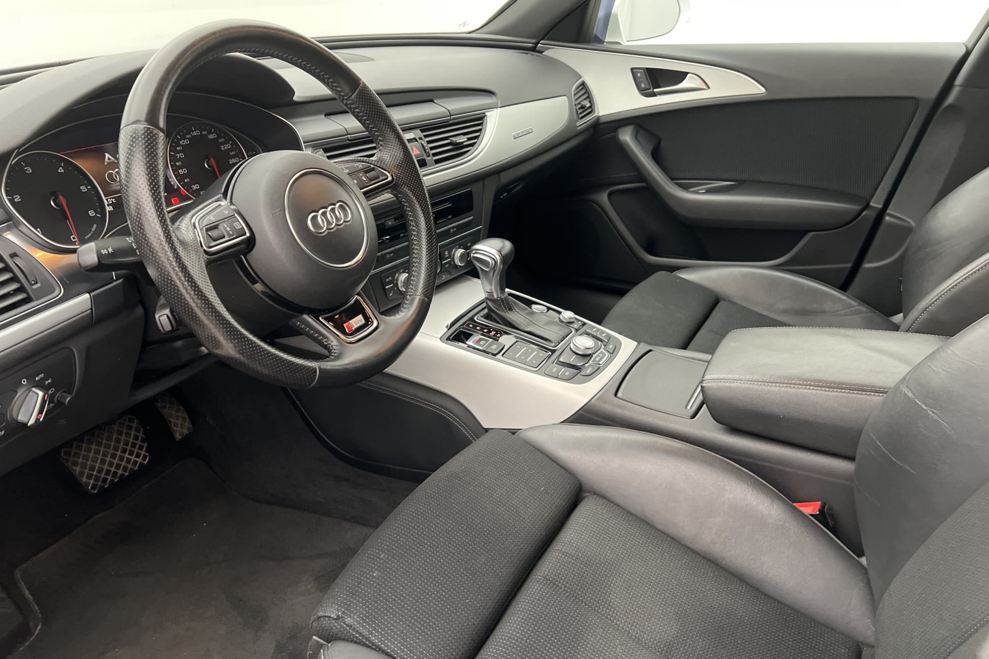 Audi A6 Avant V6 Quattro 313hk S-Line D-Värmare Halvskinn