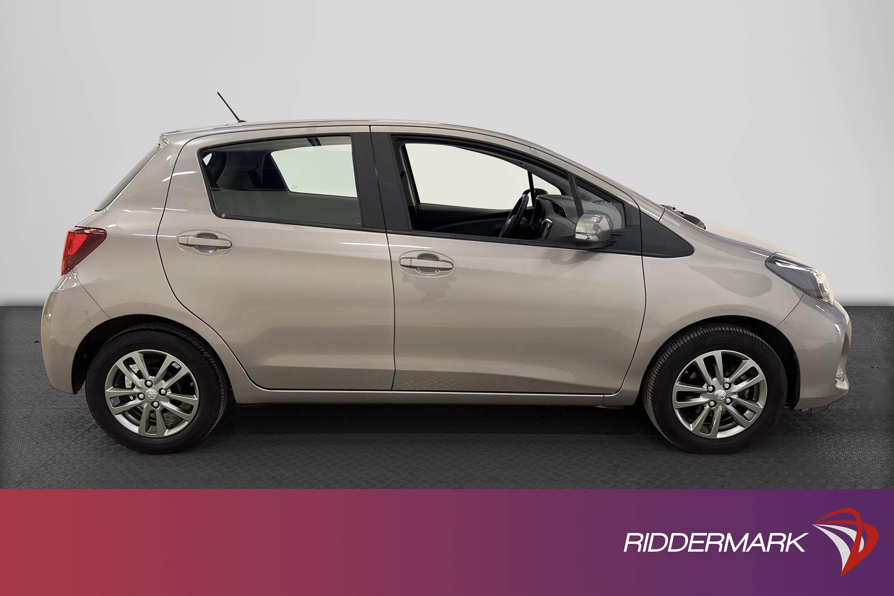 Toyota Yaris 1.33 99hk B-Kamera 426kr Skatt 0,49L/mil