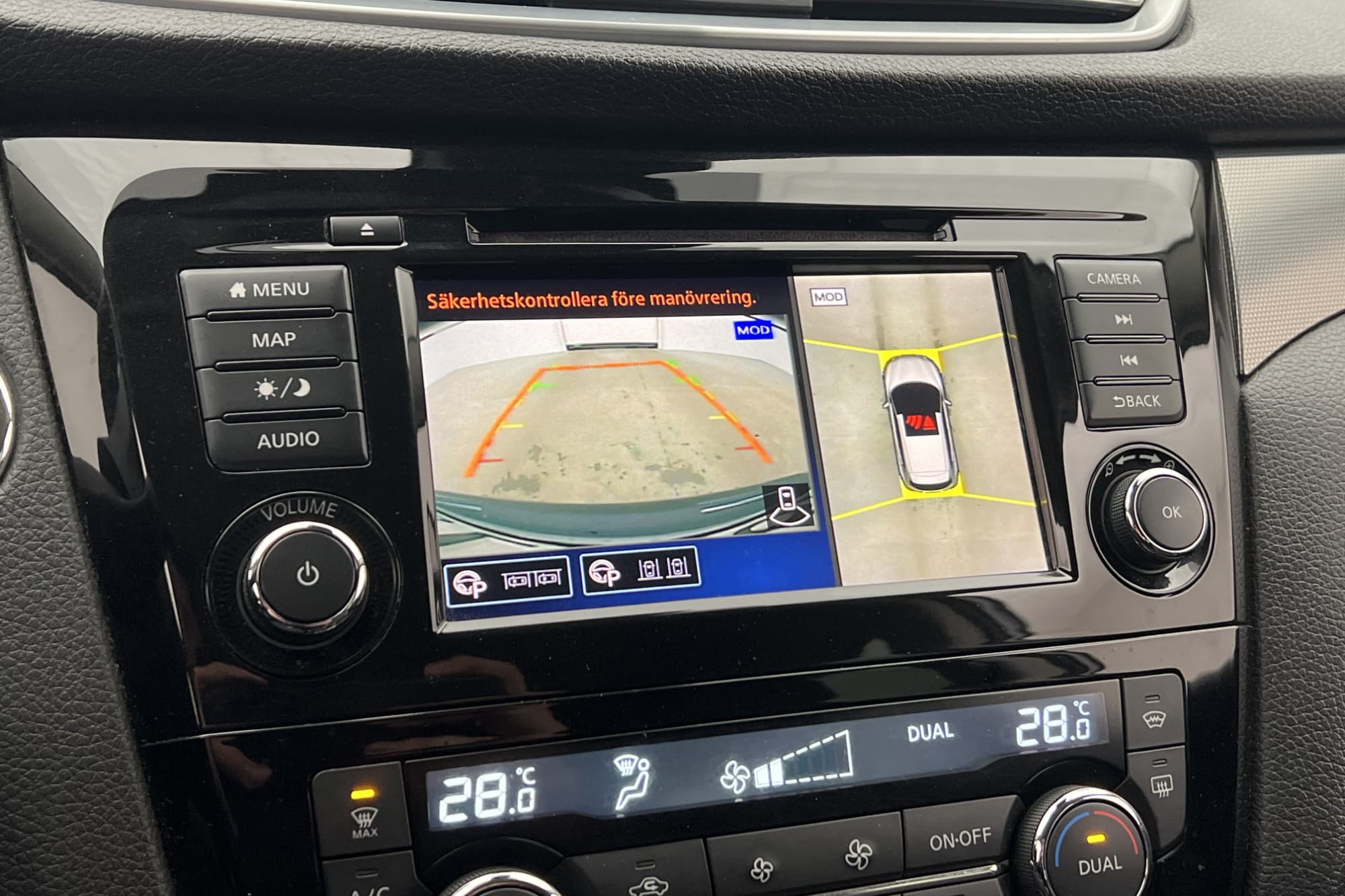 Nissan Qashqai 1.3 DIG-T 160hk Tekna 360° Navi Halvskinn