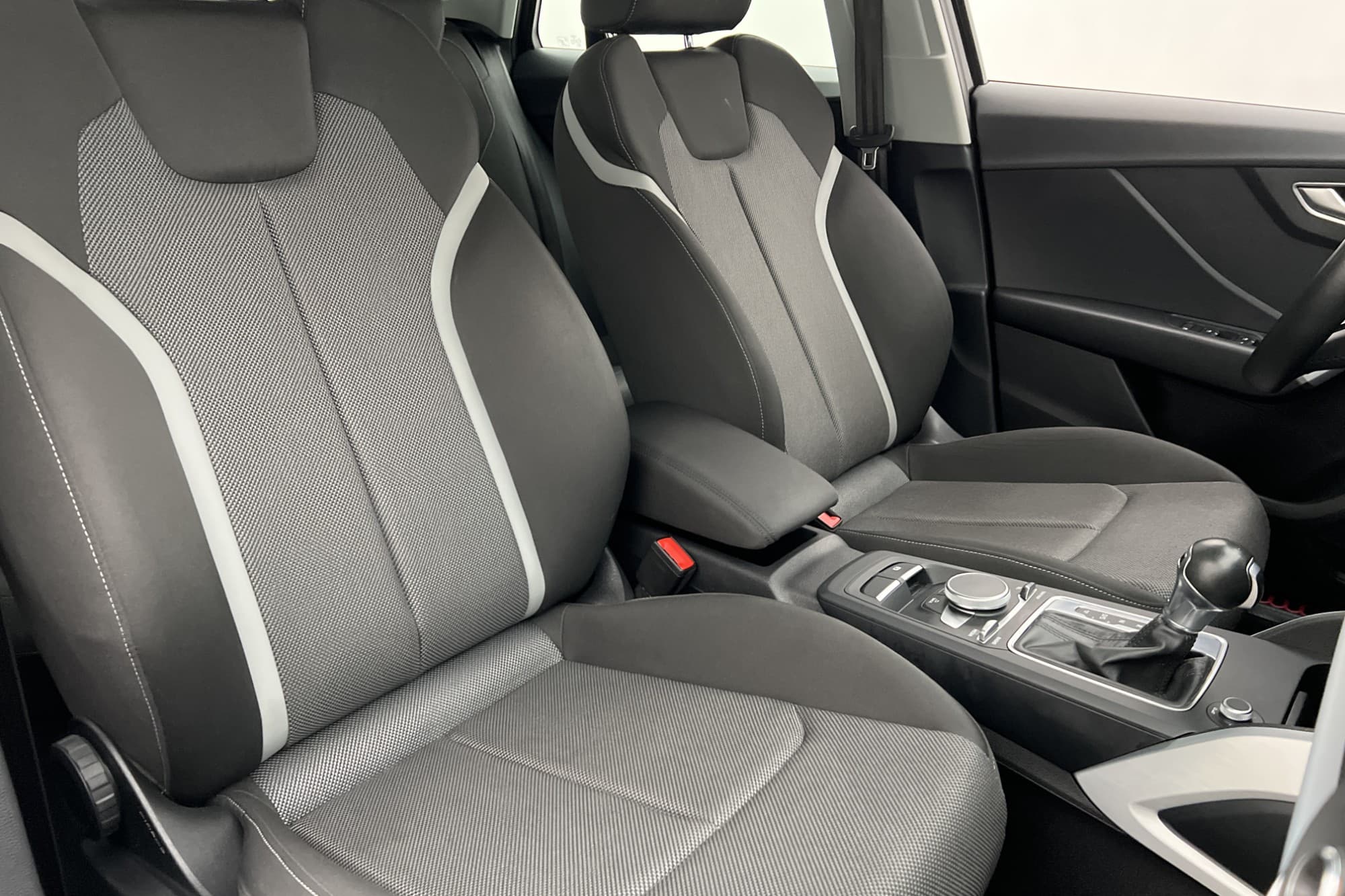 Audi Q2 35 TFSI 150HK Proline Cockpit Navigation P-Sensorer