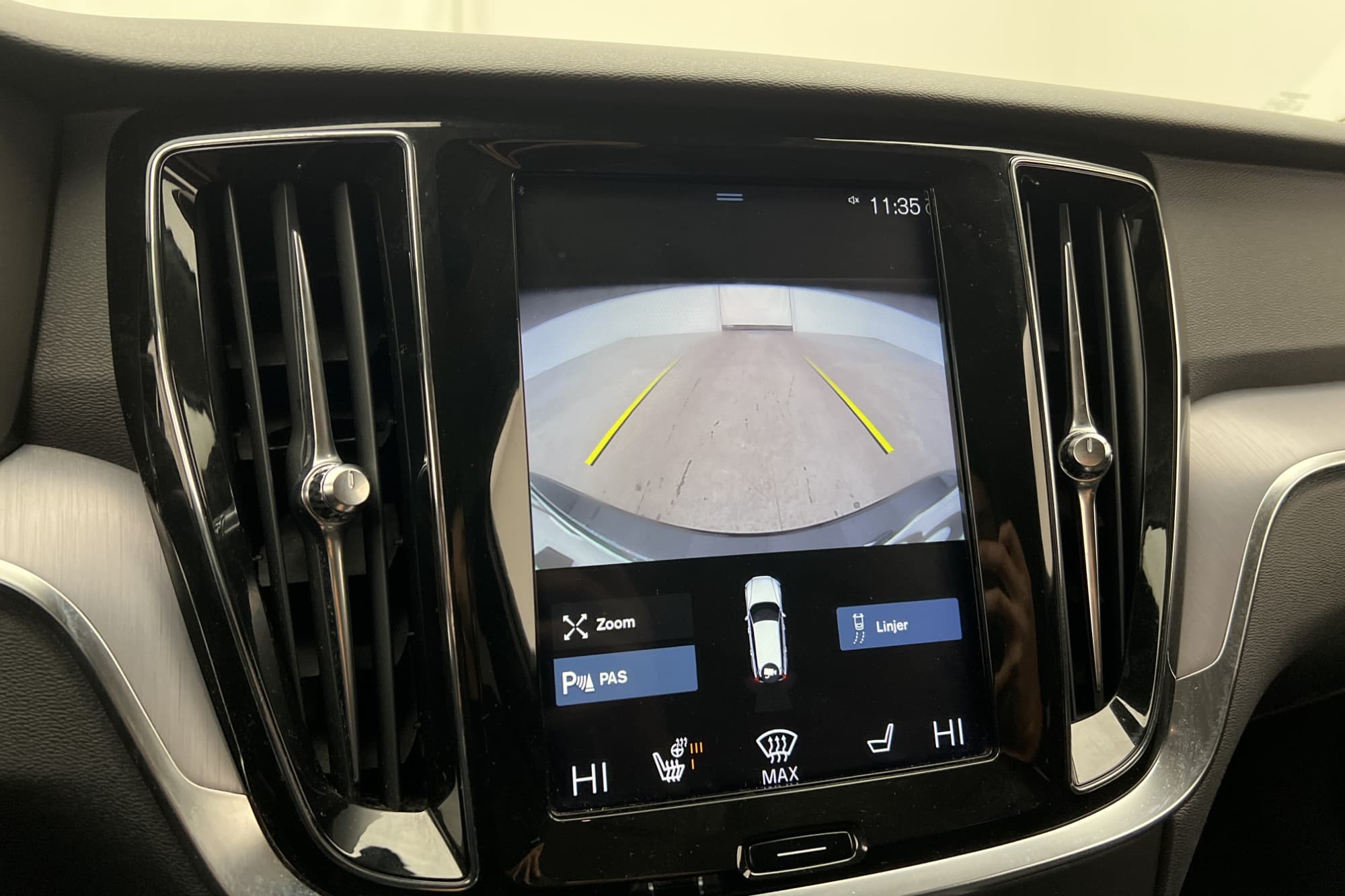 Volvo V60 D4 Momentum VOC Värmare Kamera CarPlay Rattvärme