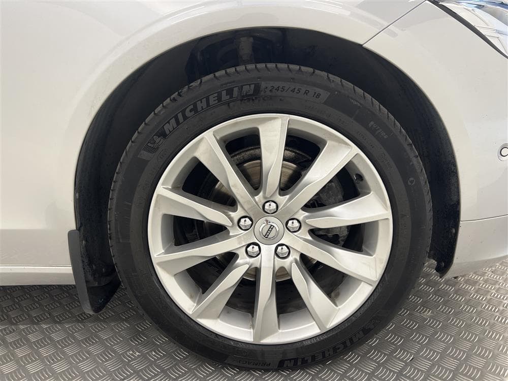 Volvo S90 D4 190hk AWD Momentum D-Värm VOC Navi Drag Blisinteriör