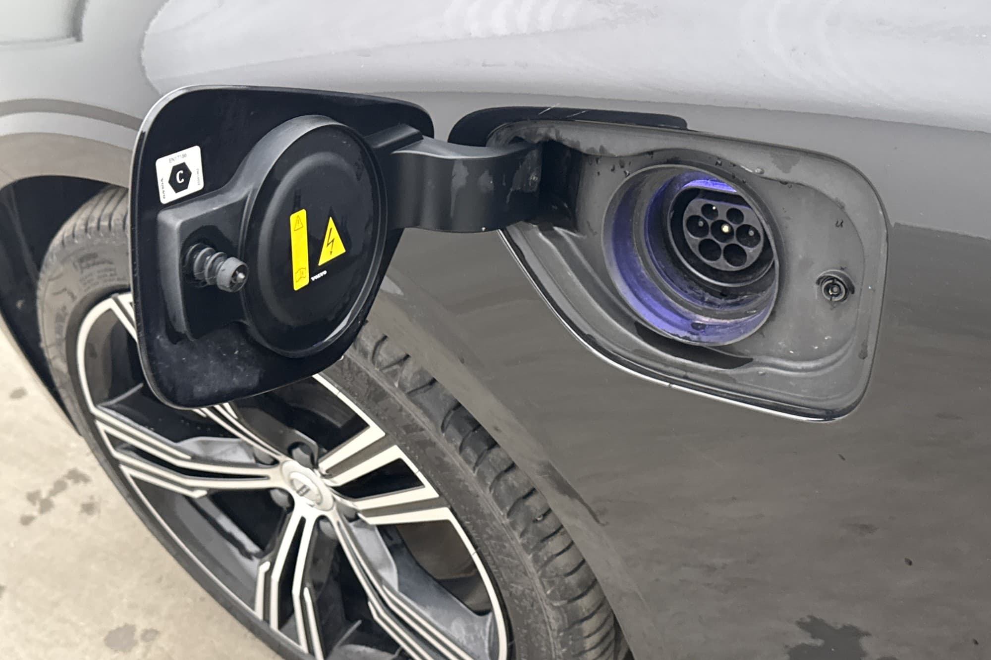 Volvo V60 Recharge T6 AWD Inscription MOMS VOC Drag Skinn