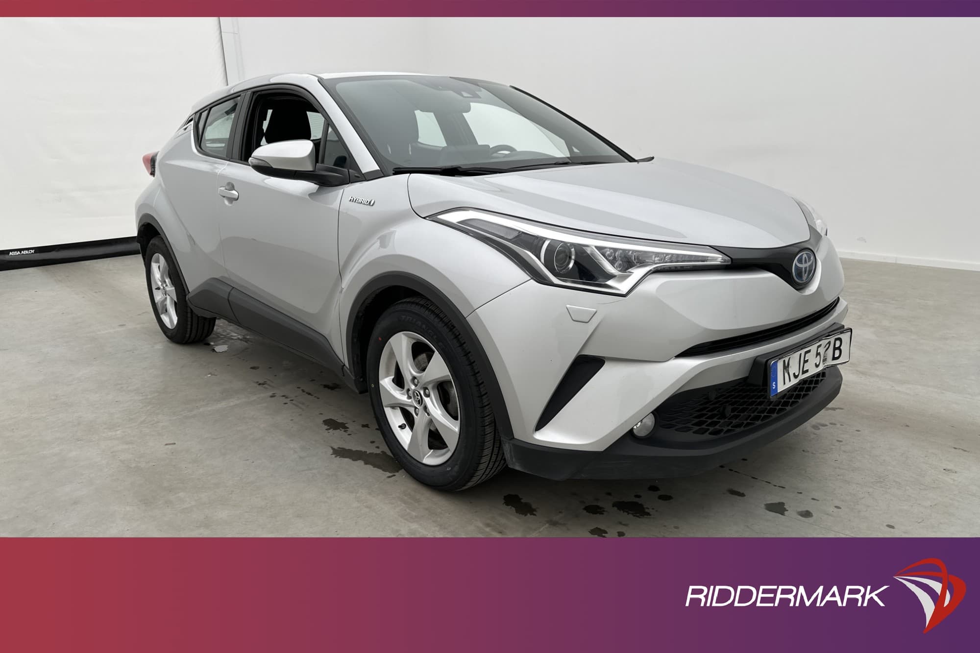 Toyota C-HR Hybrid 122hk