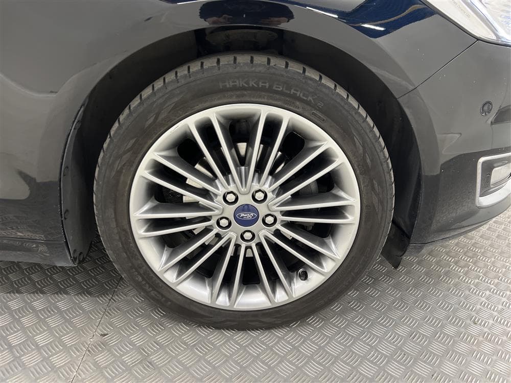 Ford Mondeo Vignale 180hk AWD Värmare Skinn B-kamera Draginteriör