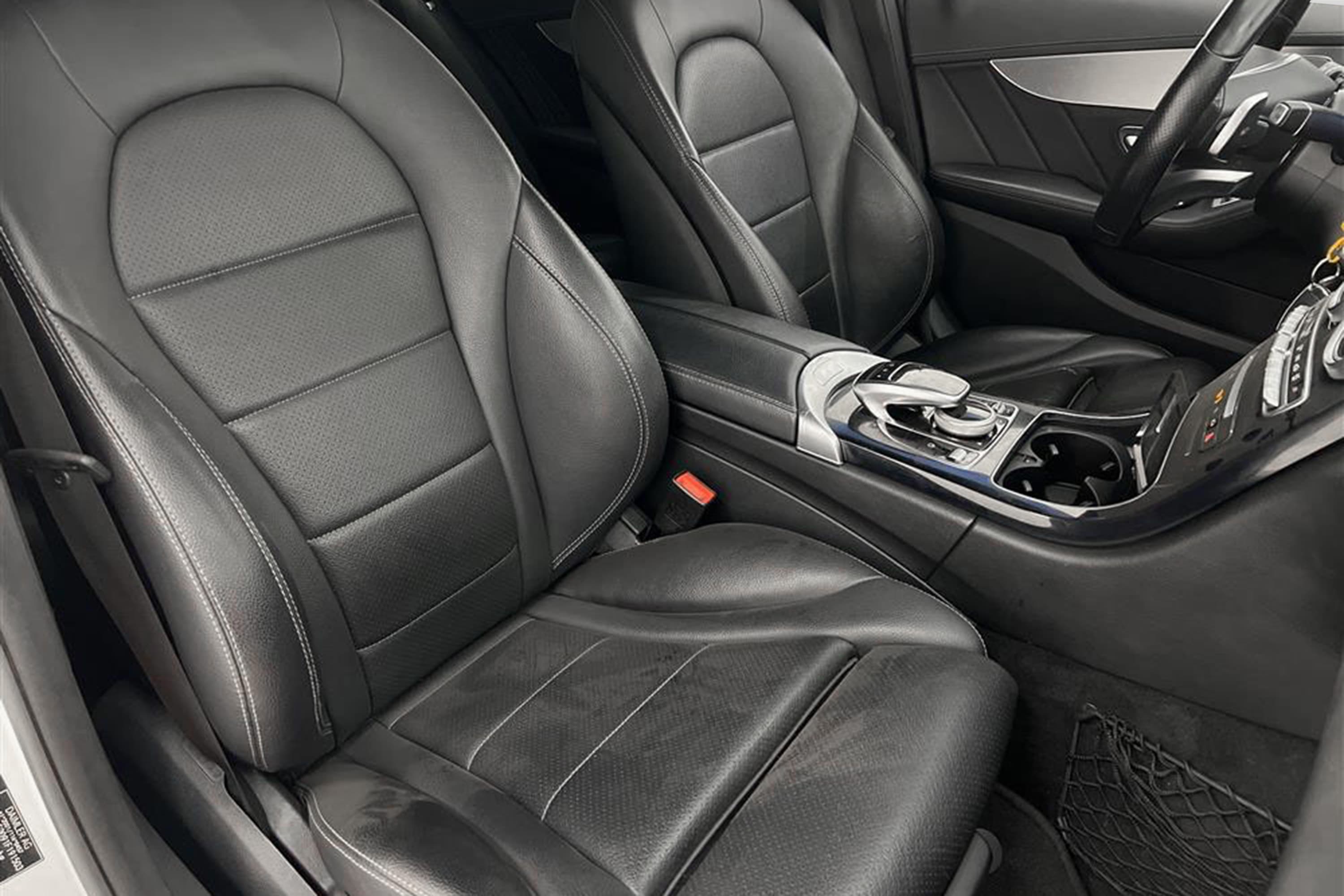 Mercedes-Benz C 250 AMG 204hk 4MATIC Skinn Burmester Draginteriör