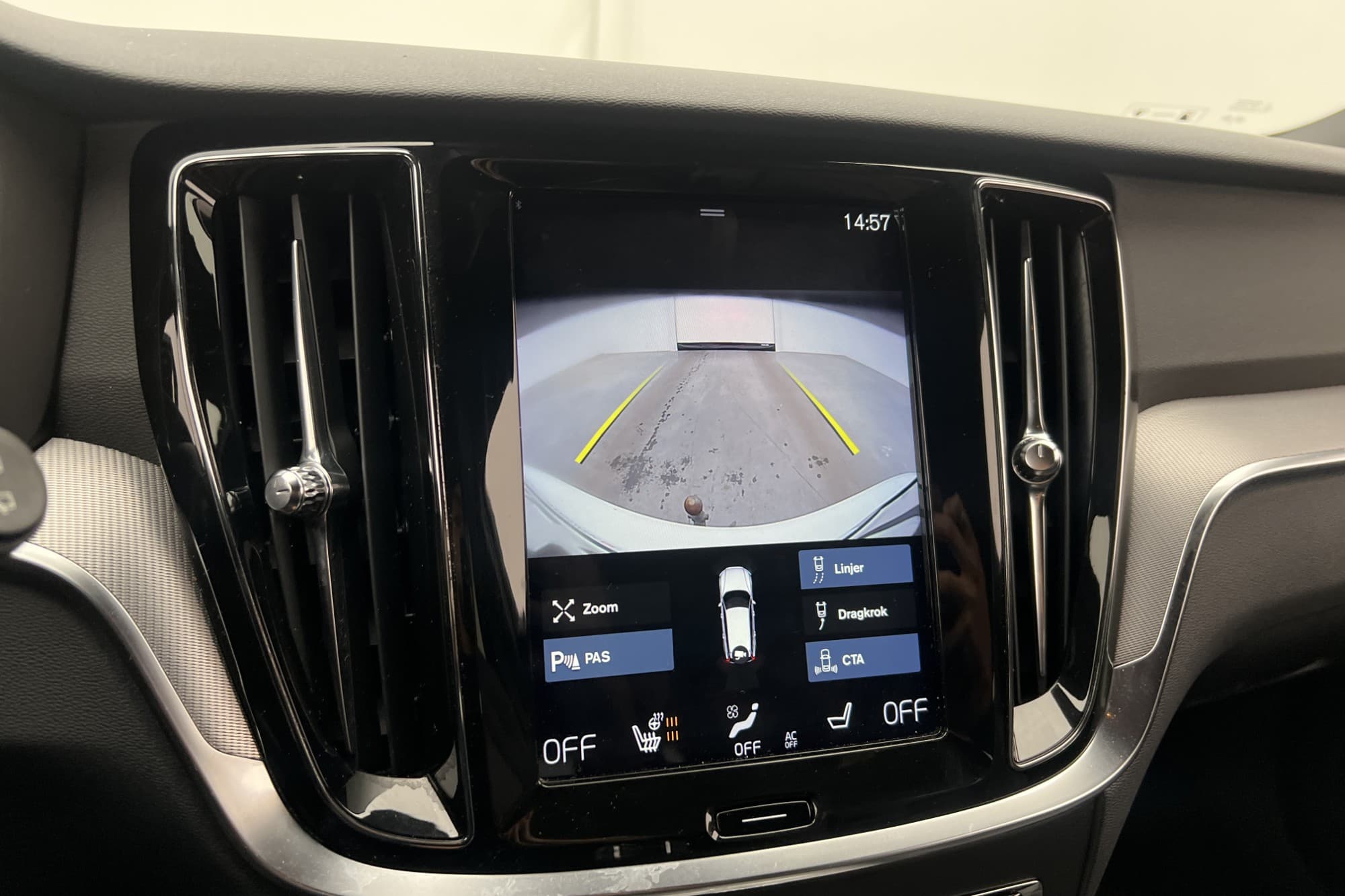 Volvo V60 D4 AWD 190hk R-Design VOC HUD Skinn Kamera Navi
