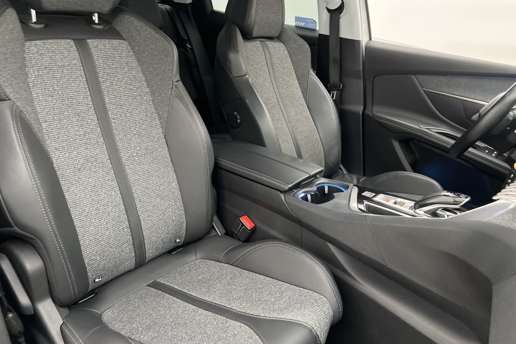 Peugeot 3008 1.6 THP 165hk Allure M&K-Värmare Halvskinn