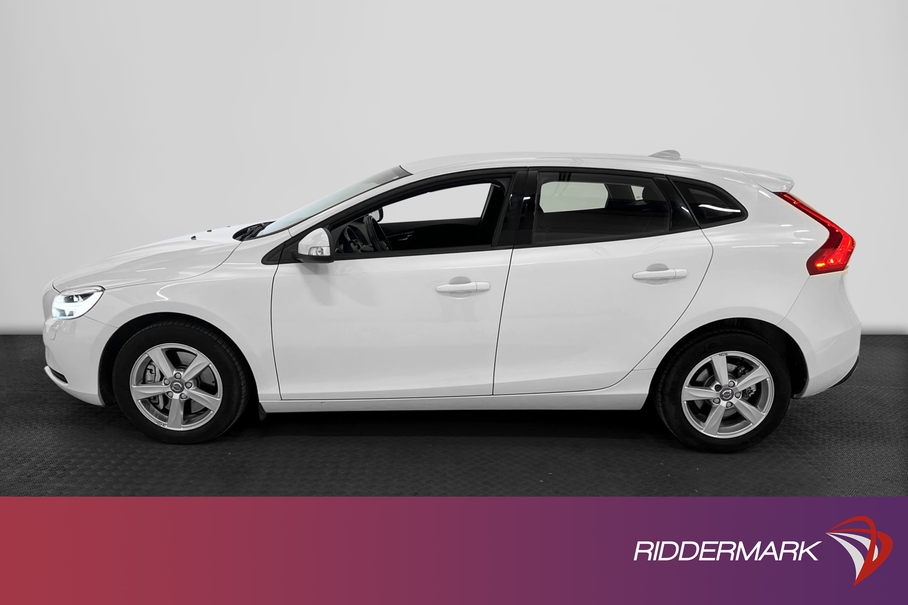 Volvo V40 T2 122hk
