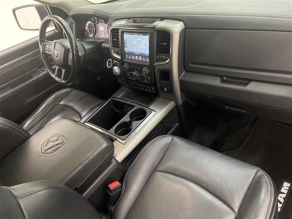 Dodge Ram Sport 5.7 4WD 401hk Taklucka Navi Dragkrok interiör