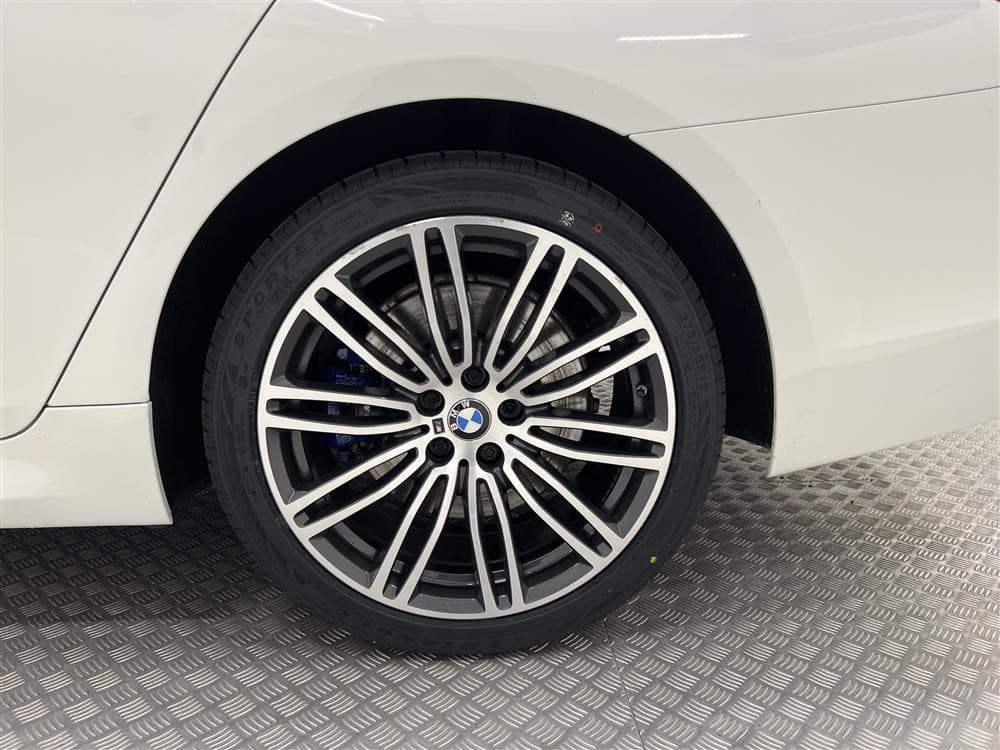 BMW 530e iPerformance 252hk M Sport Backkamera HiFi Naviinteriör