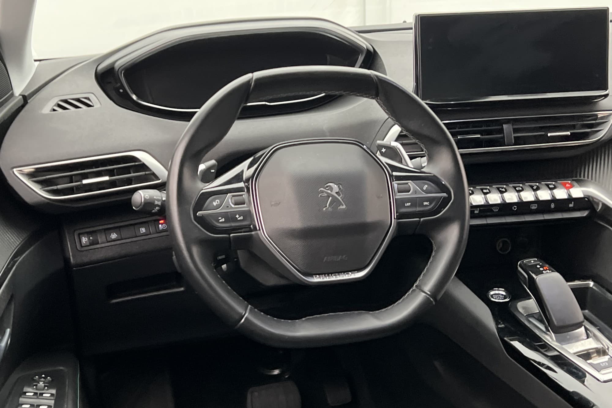 Peugeot 3008 HYBRID Plug-in 225hk Allure Kamera Drag MOMS