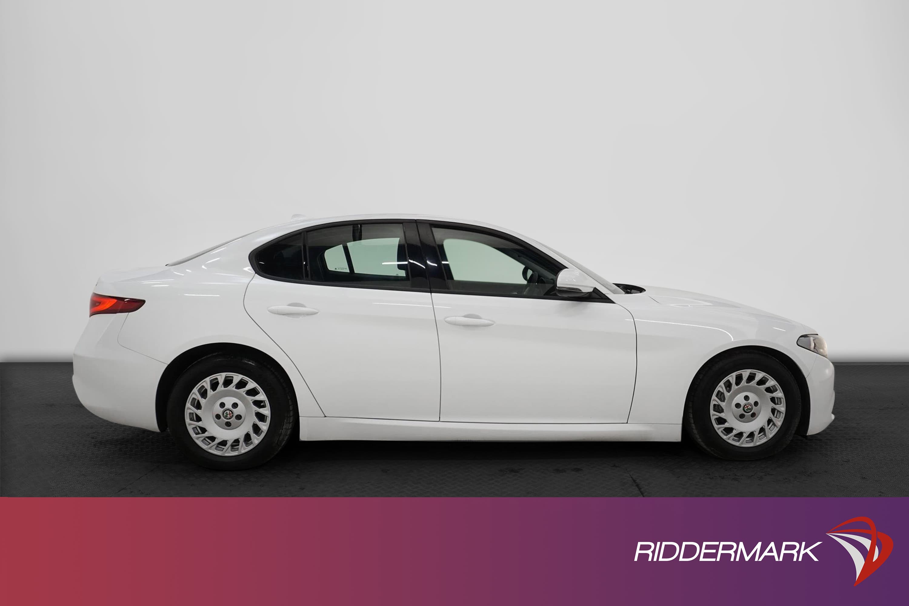 Alfa Romeo Giulia 2.2 JTDM 150hk B-Kamera Välserv 0,35L/mil