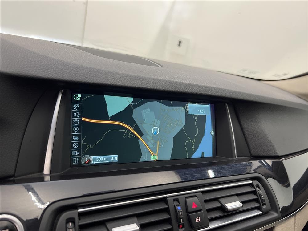 BMW 520d xDrive 184hk Luxury Line Navi Skinn Keylessinteriör
