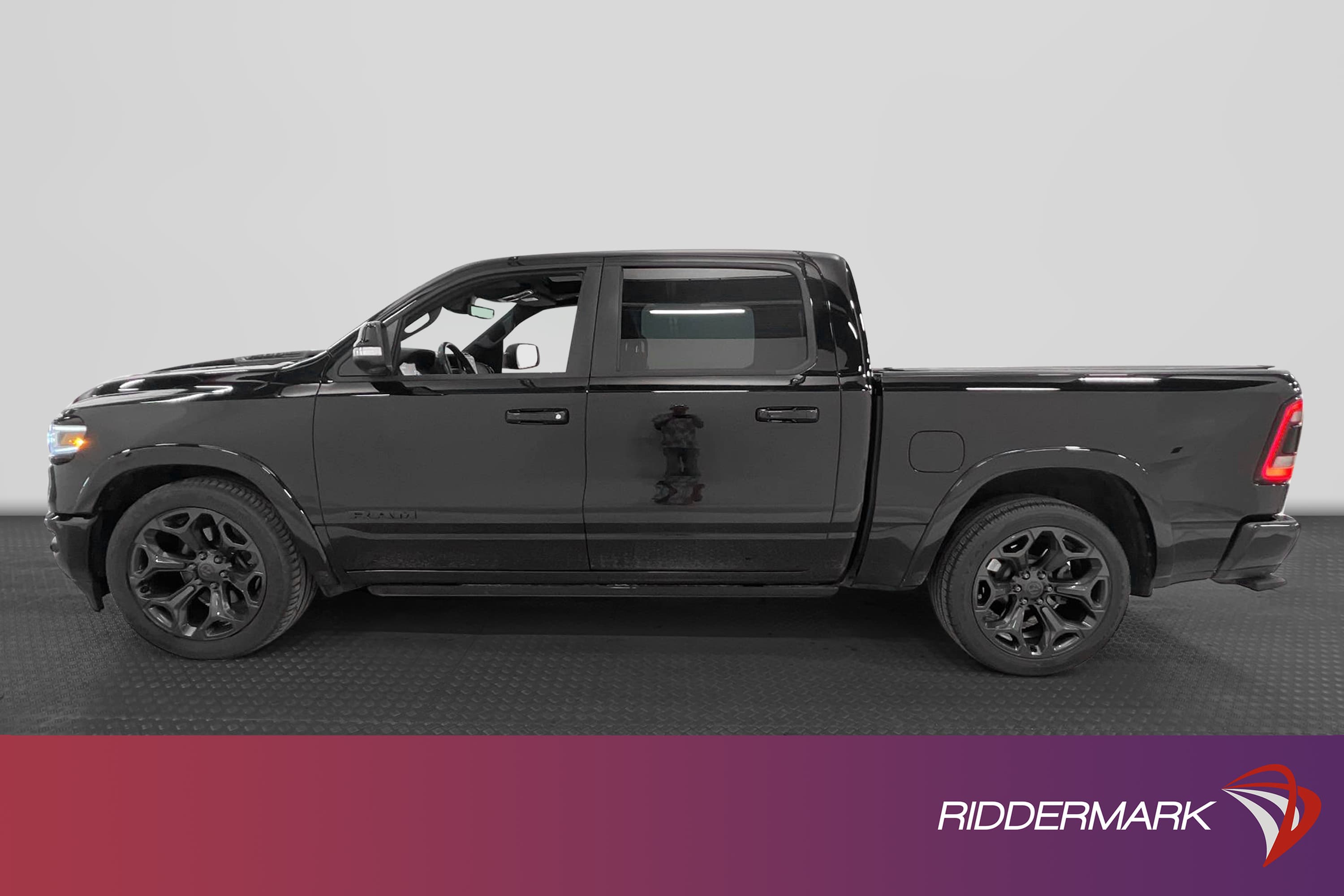 Dodge Ram Limited Night Sportavgassystem HUD Pano Moms