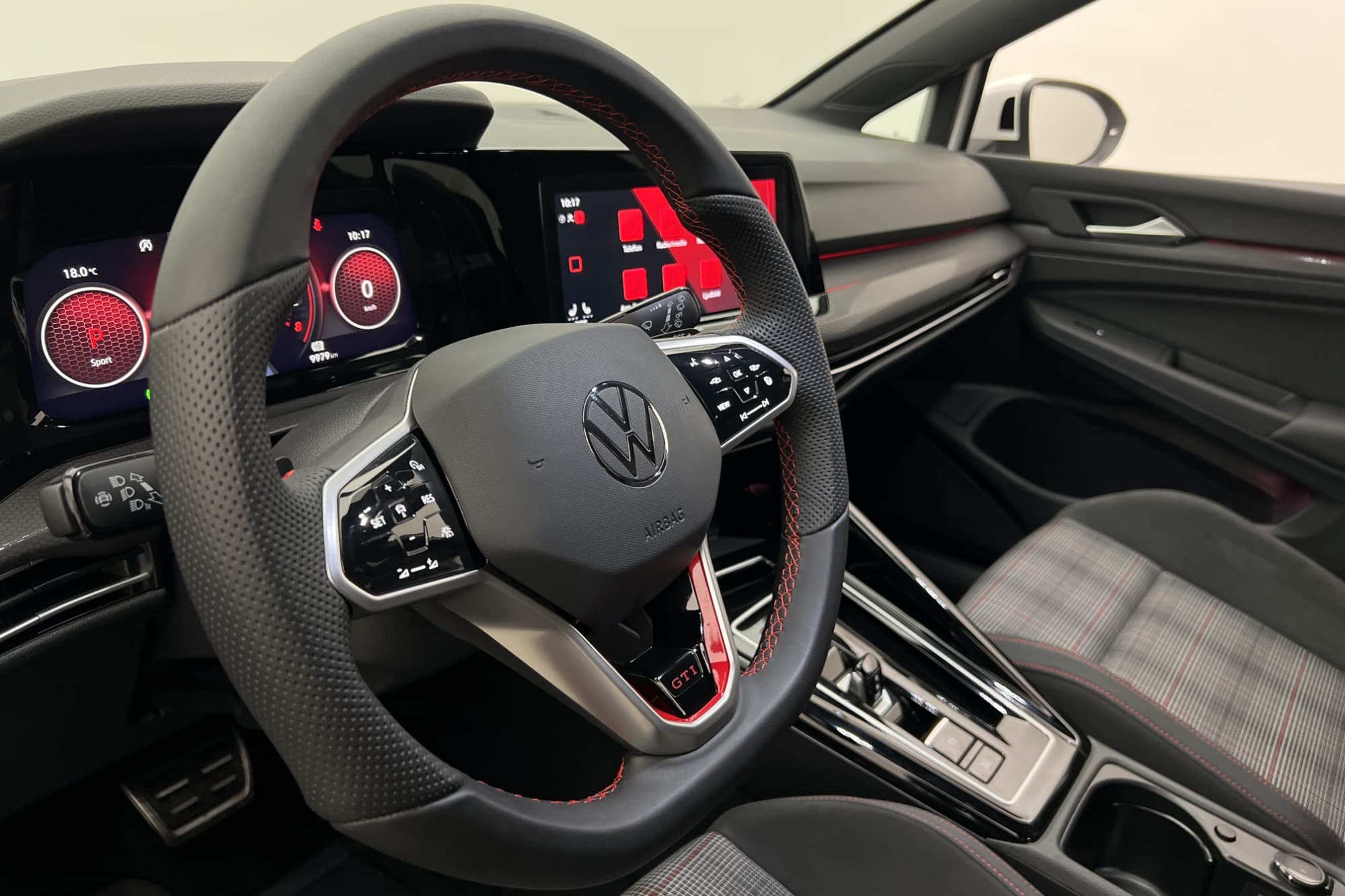 Volkswagen Golf GTI 2.0 245hk Värmare Kamera CarPlay