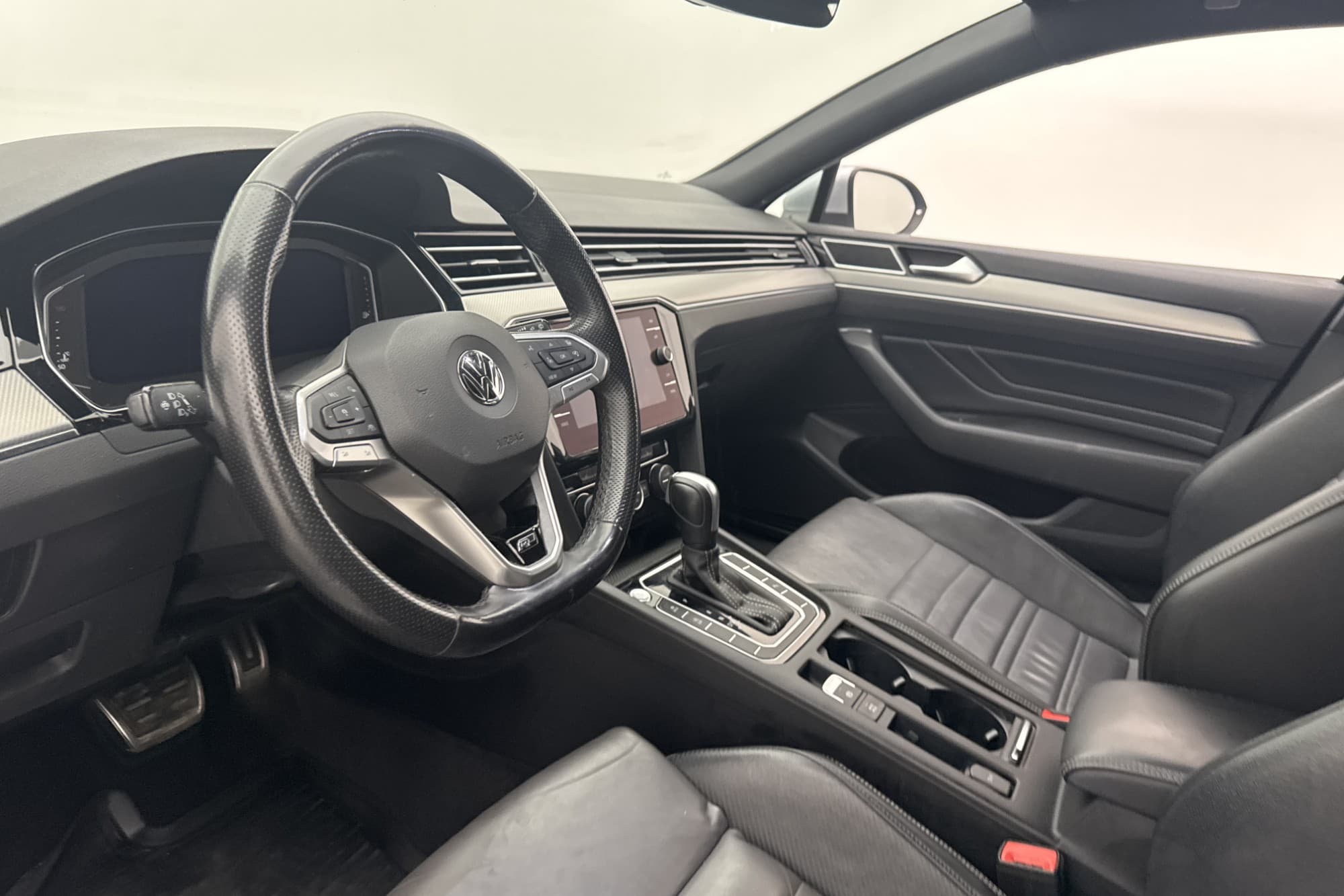 Volkswagen Passat 4M 190hk R-Line D-Värm Cockpit Kamera MOMS