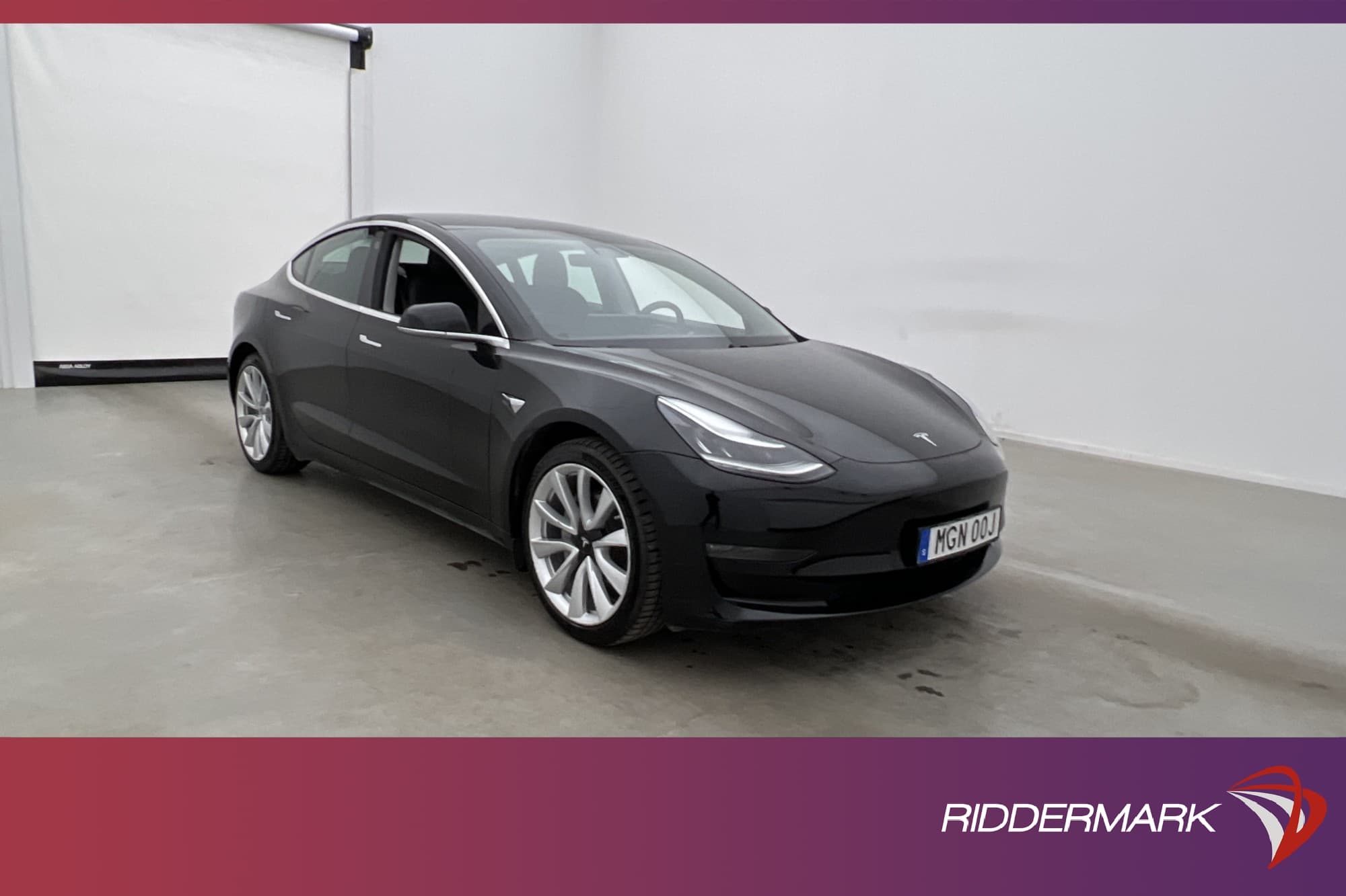 Tesla Model 3 Long Range AWD Svensksåld Autopilot Panorama