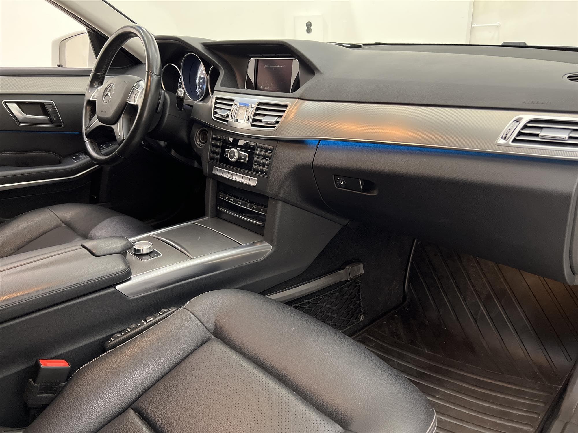 Mercedes-Benz E220 170hk Dragkrok Helskinn Navi 0,54L/mil