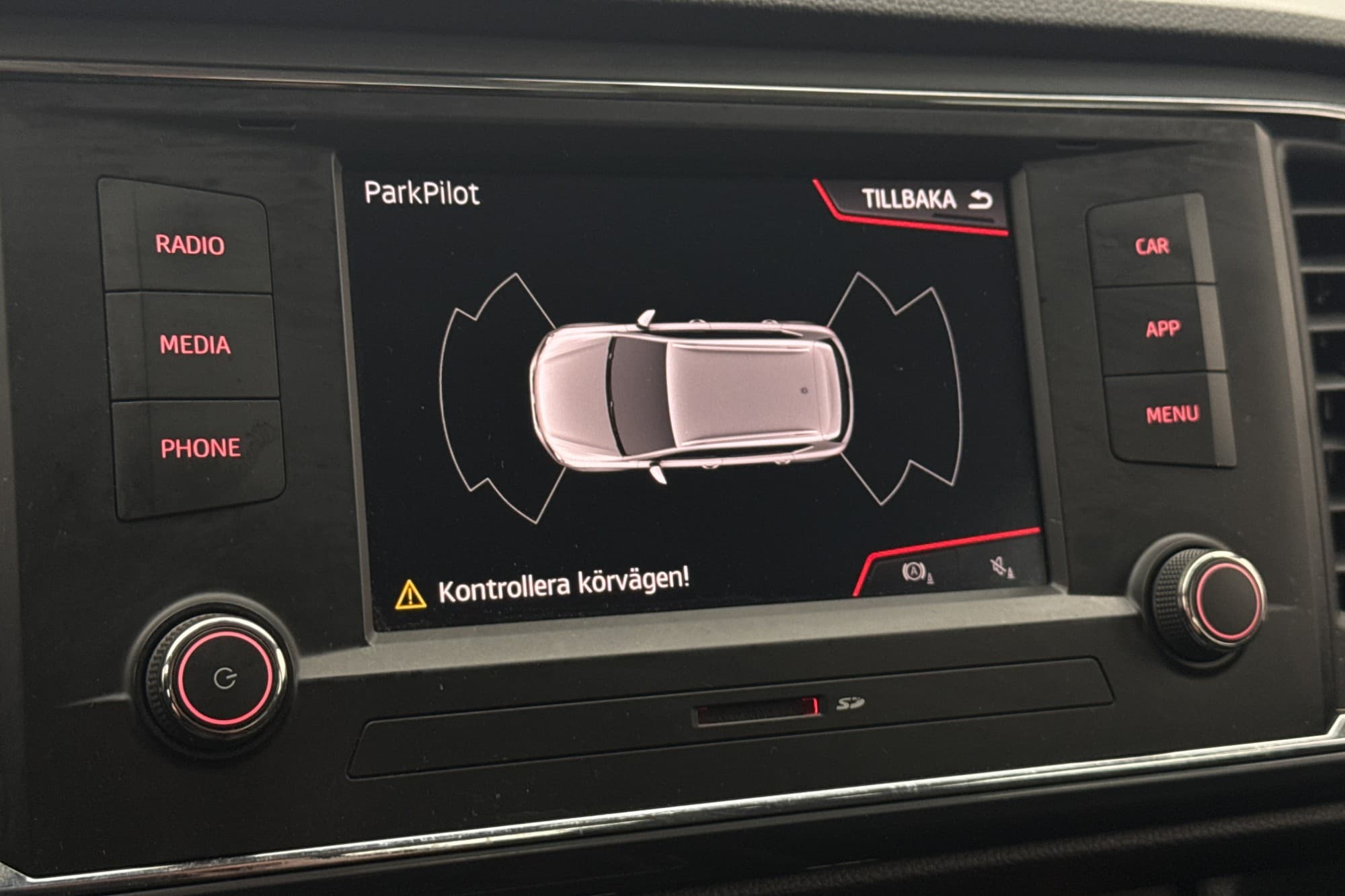 SEAT Ateca 1.6 TDI 115hk Style Takbox Sensorer CarPlay Drag