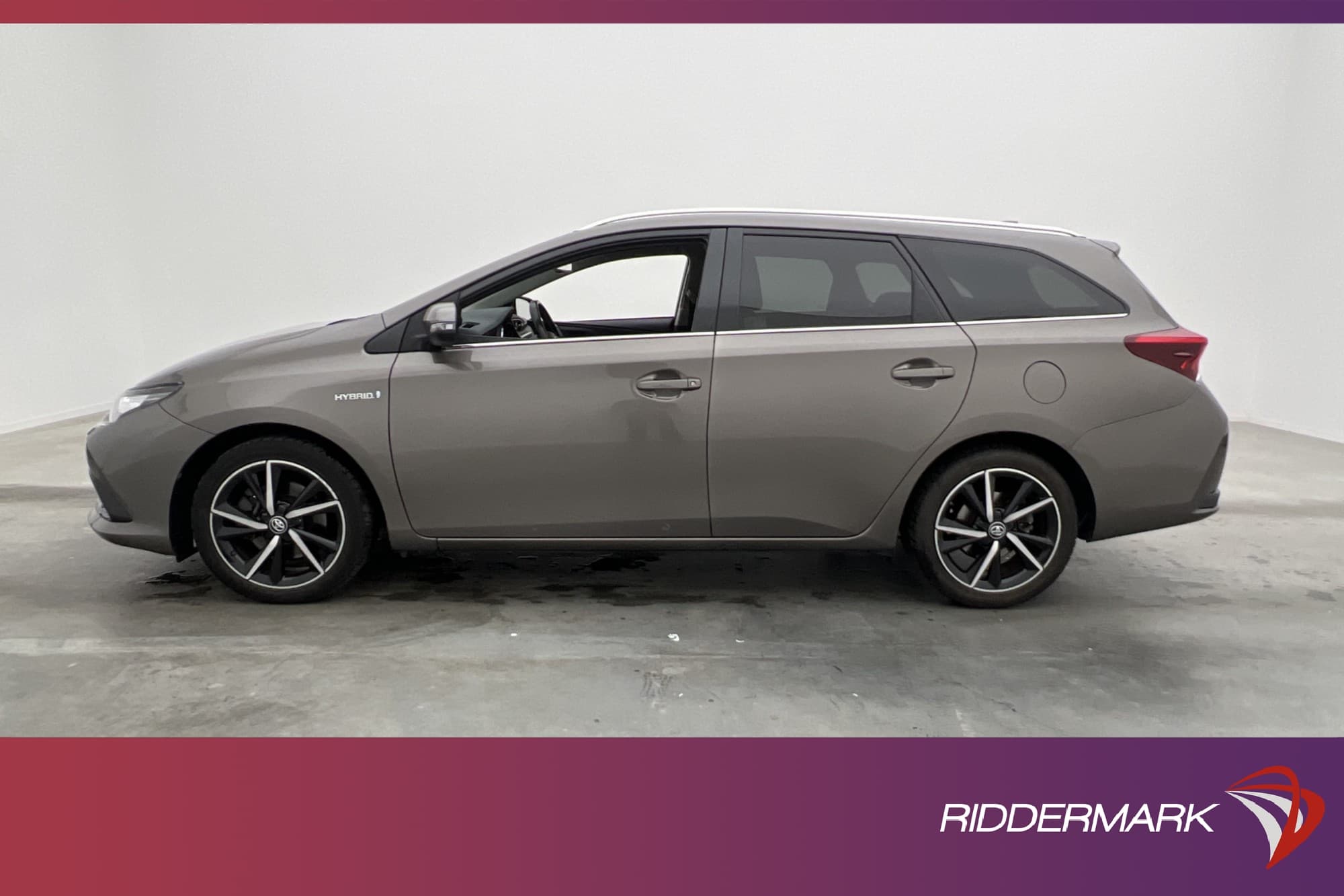 Toyota Auris Touring Hybrid 136hk