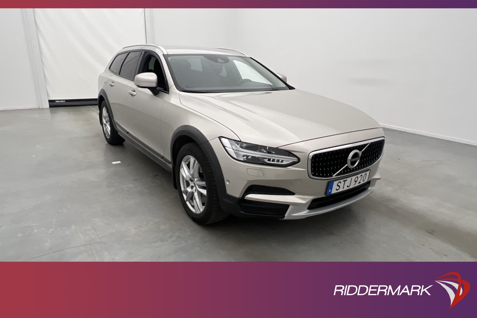 Volvo V90 Cross Country D4 AWD D-Värmare VOC Navi B-Kamera