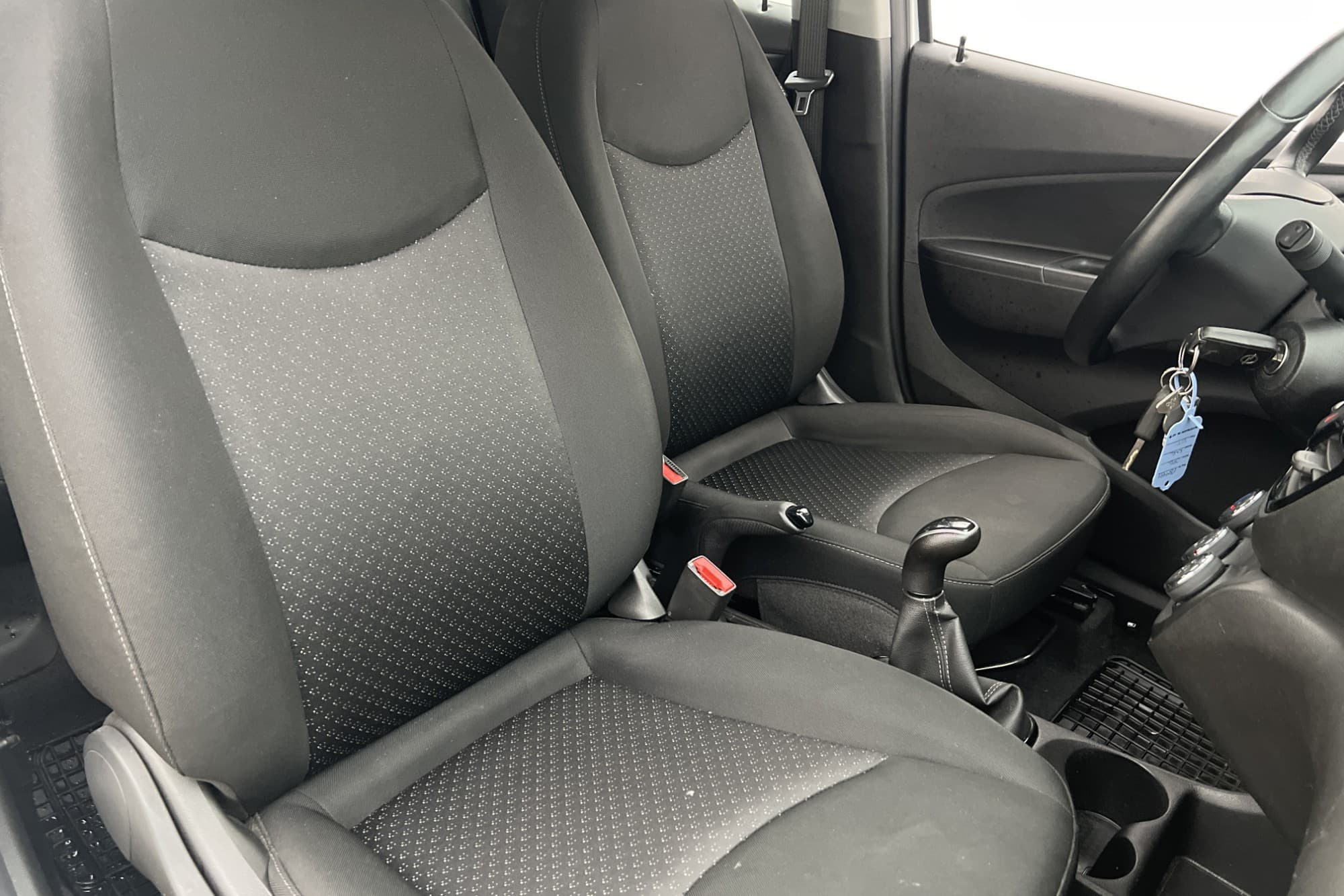 Opel Karl 1.0 ecoFLEX 75hk Rattvärme Farthållare Bluetooth