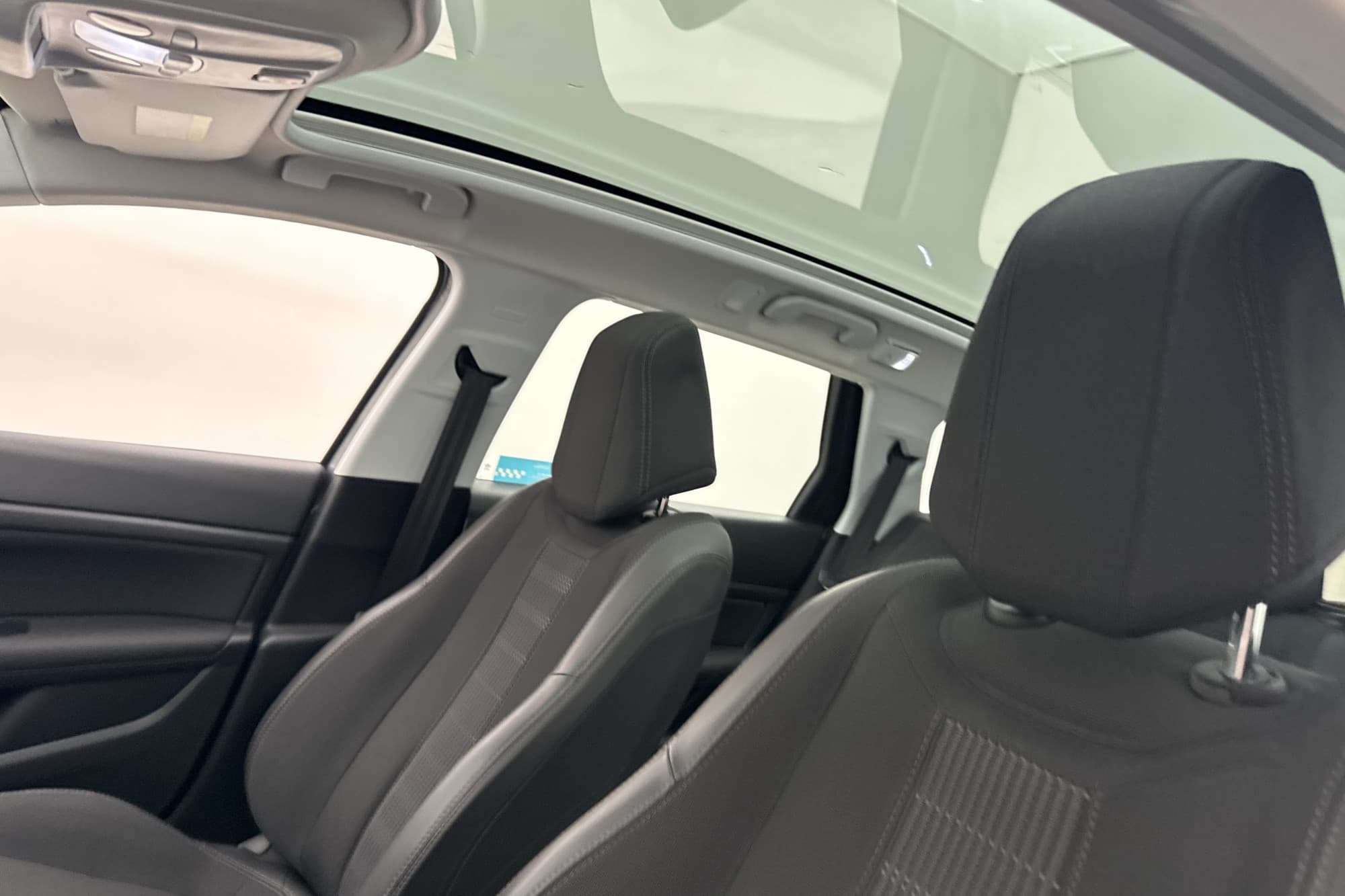 Peugeot 308 SW 1.2 130hk Allure M&K-Värmare Pano Sensorer