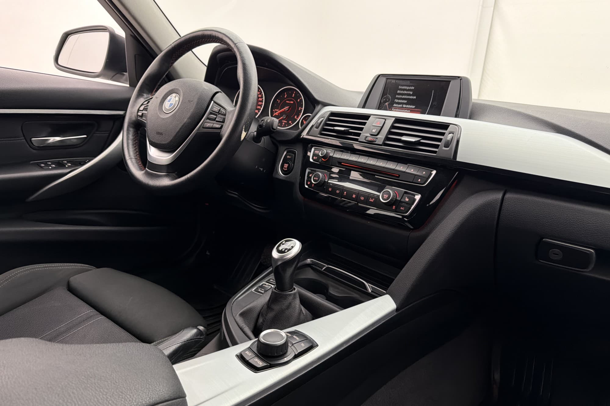 BMW 318 d xDrive Sport line Keyless LED Sportstolar Drag 