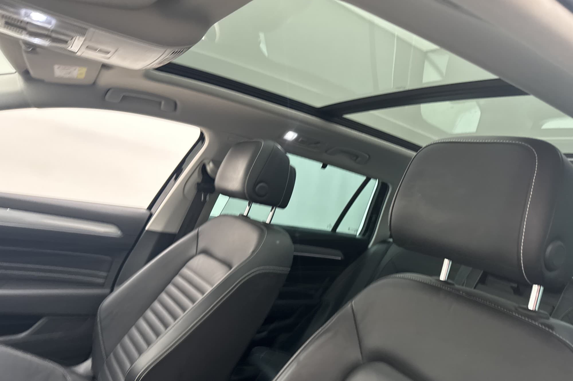 Volkswagen Passat GTE Panorama Dynaudio Cockpit Värm Drag