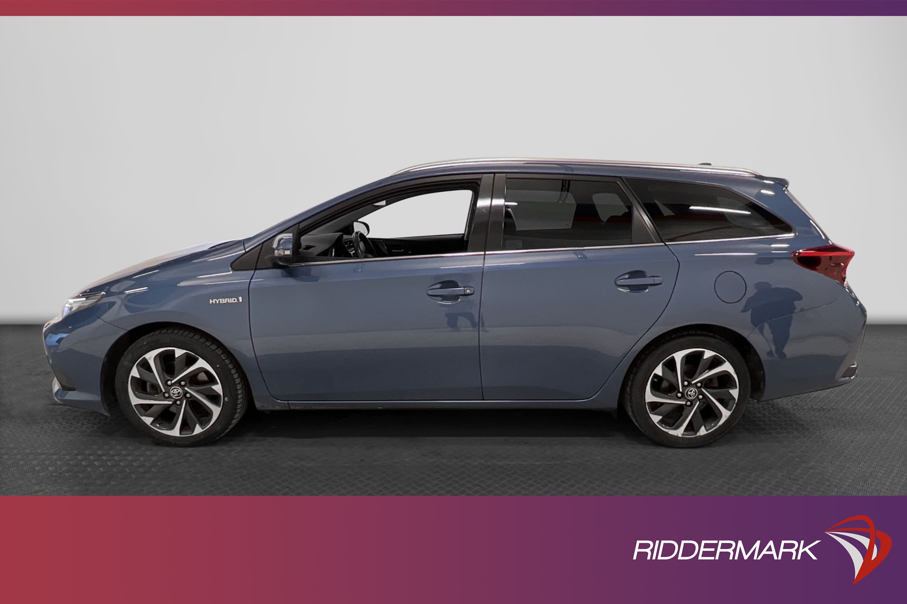 Toyota Auris TS Hybrid e-CVT 136hk