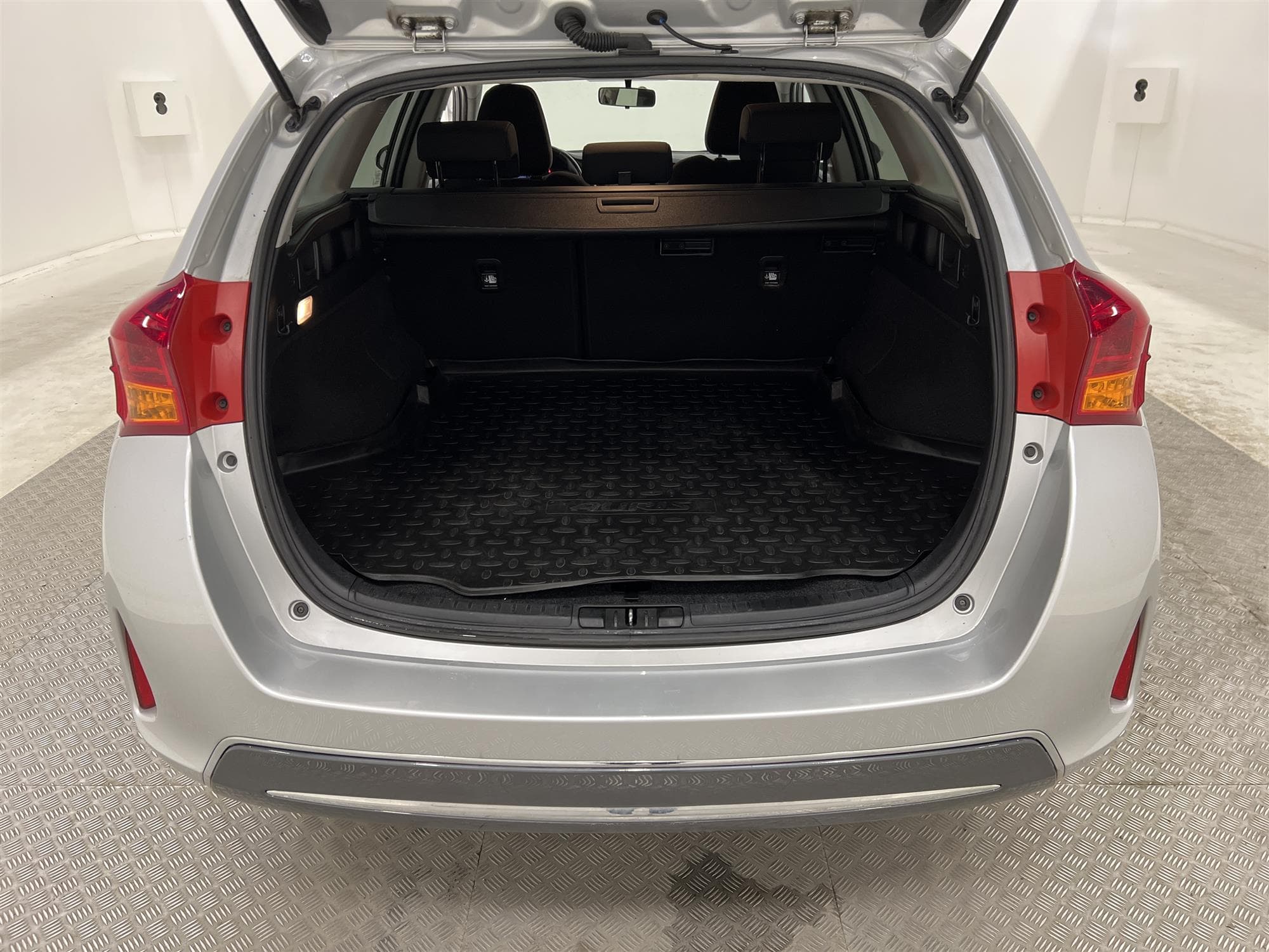 Toyota Auris Hybrid e-CVT 136hk 2 Brukare B-Kam