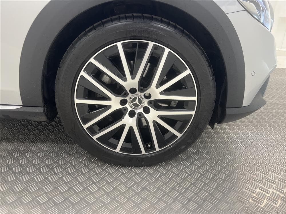 Mercedes-Benz E 220 d 4M All-T D-värm Burmester 360° Skinninteriör