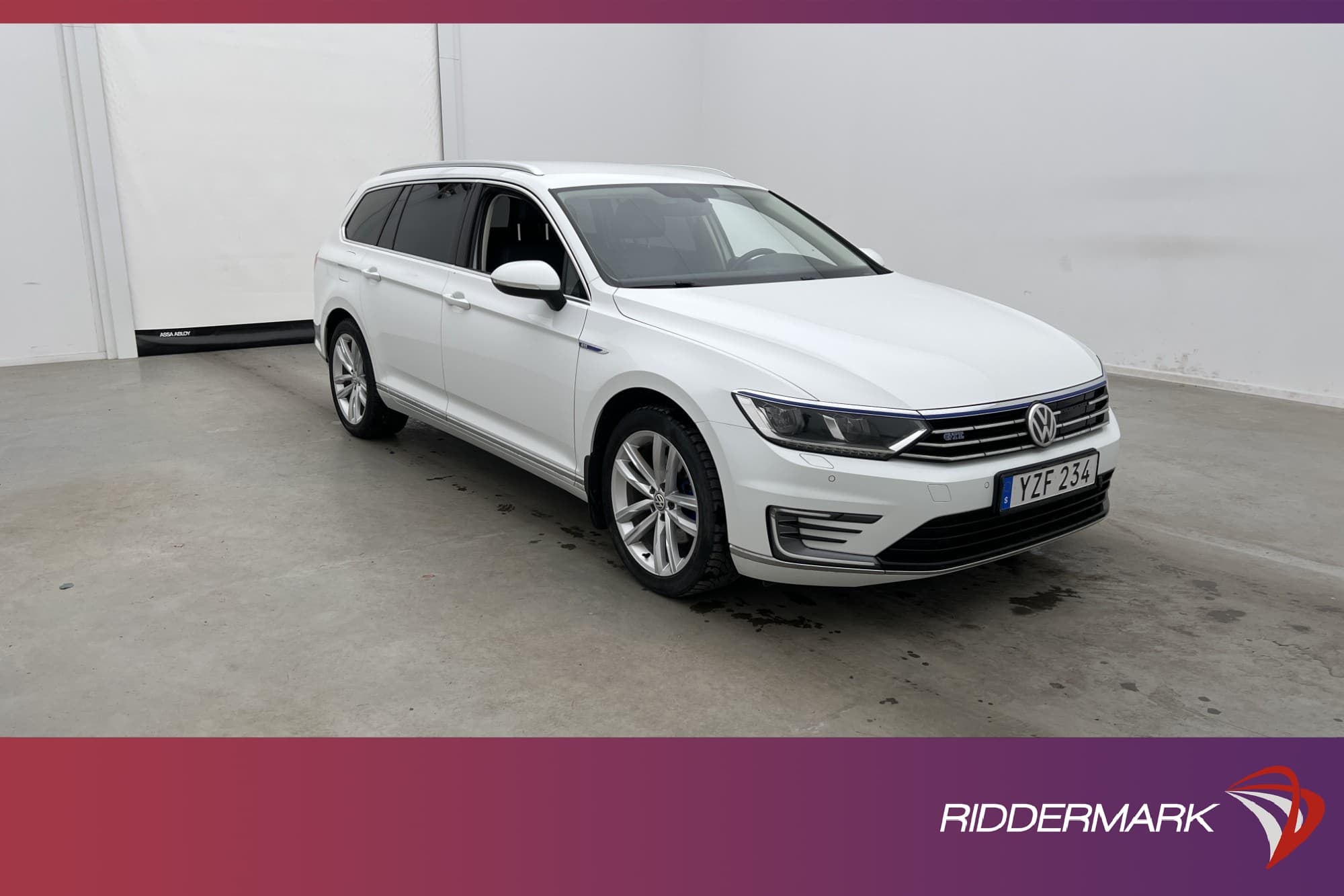 Volkswagen Passat GTE 218hk Sensorer Halvskinn Dragkrok